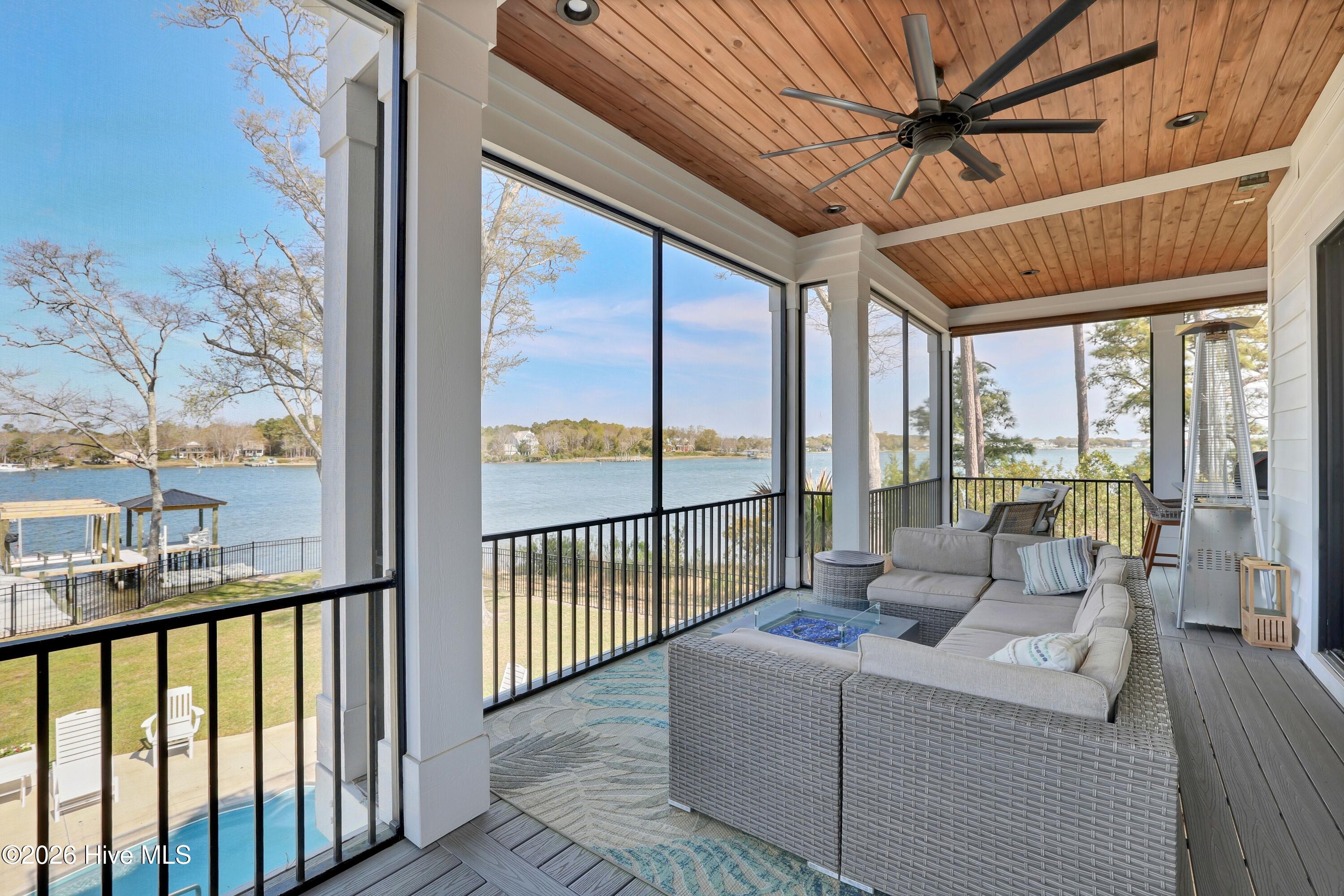 100564139 | Photo 21