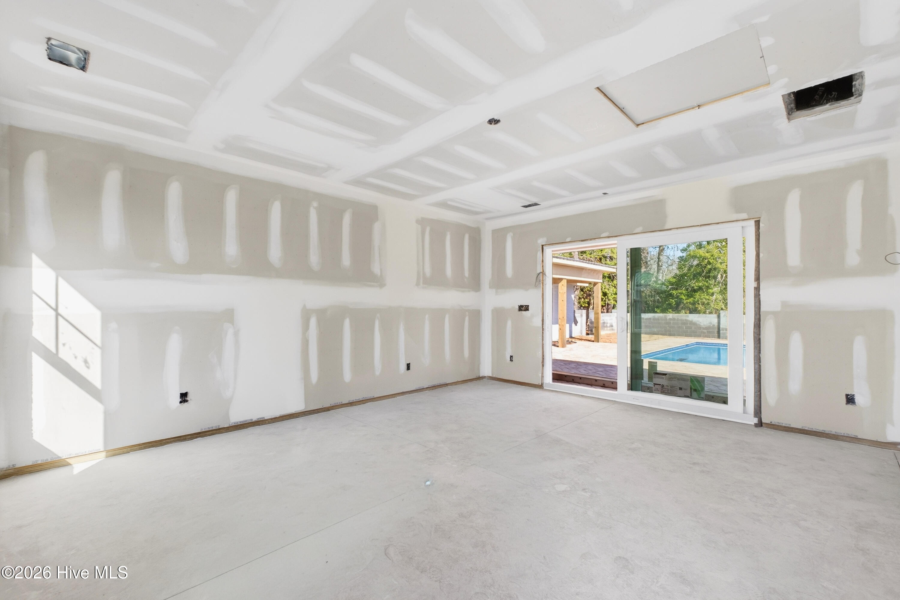 100552365 | Photo 36