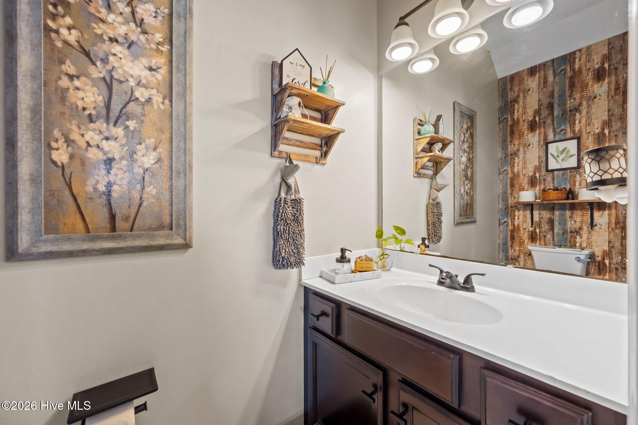 100560524 | Photo 15