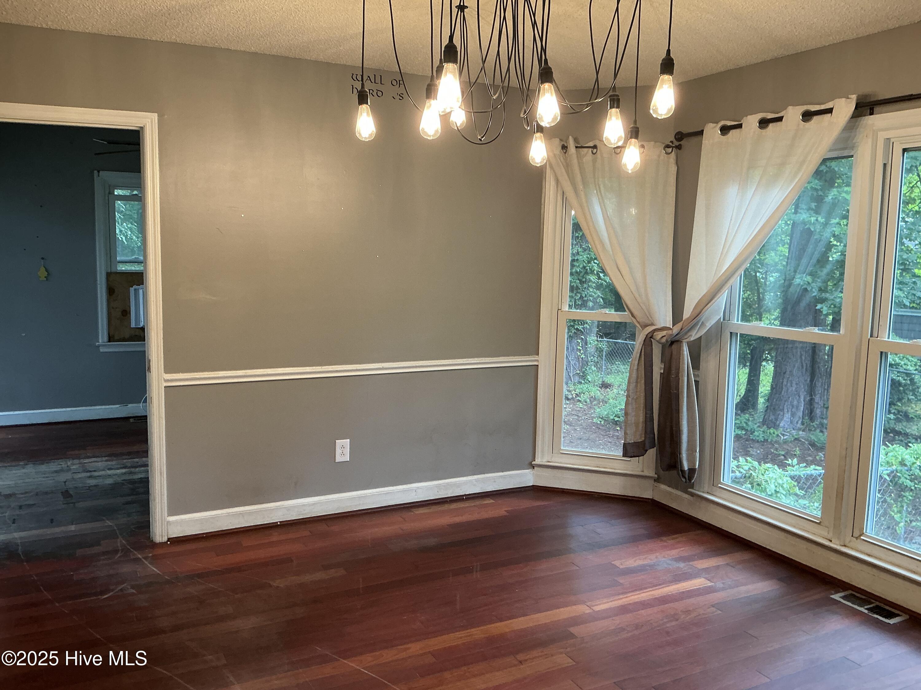128 Robinhood Drive, Jacksonville, NC 28546 – photo 5: IMG_0928
