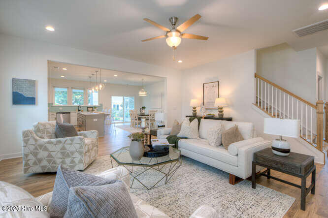 100563707 | Photo 13