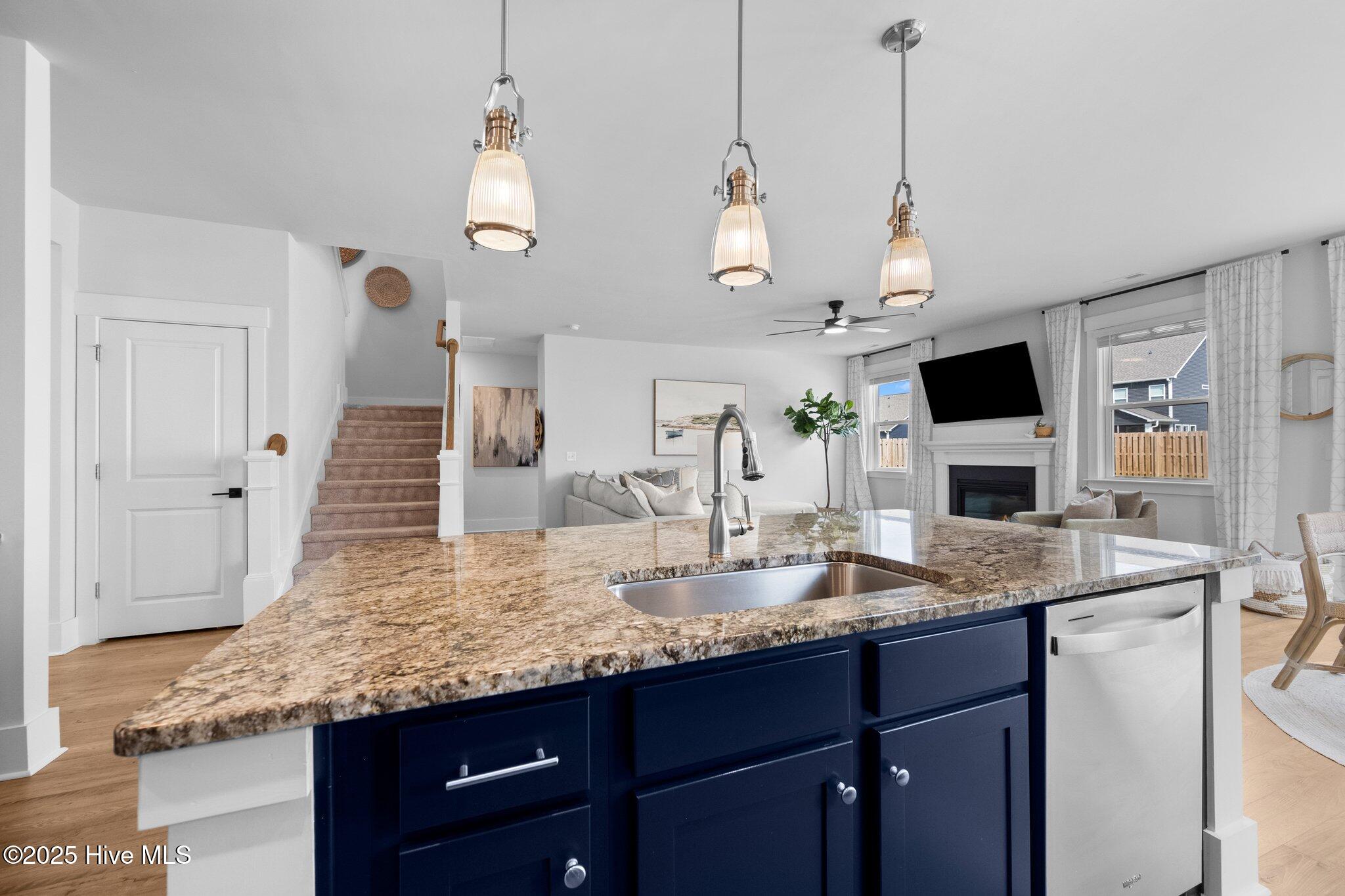 100545620 | Photo 17