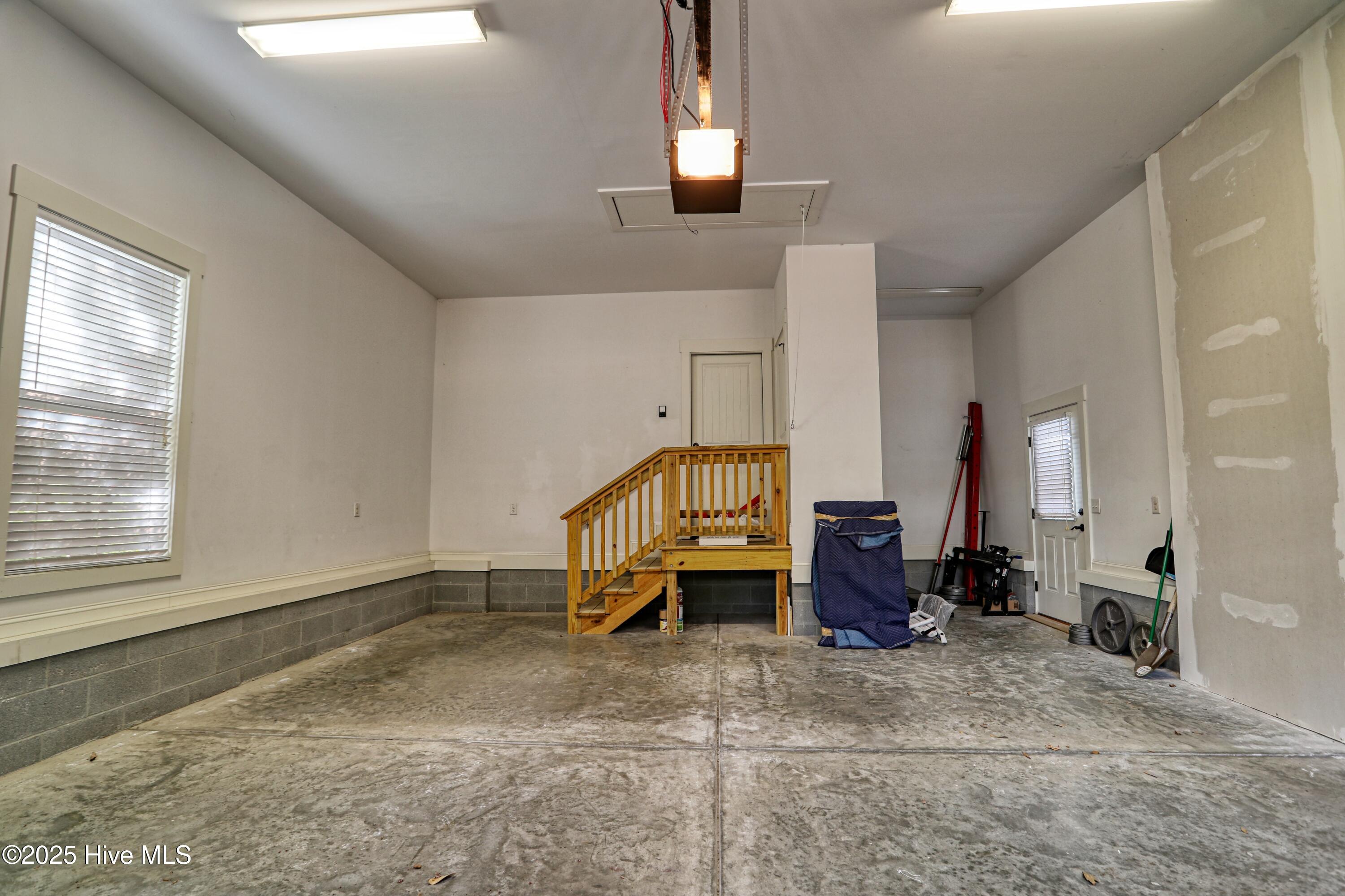 100502836 | Photo 32