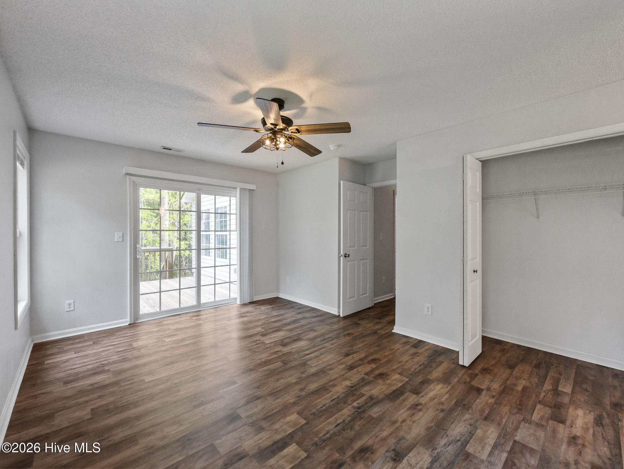 100565489 | Photo 29