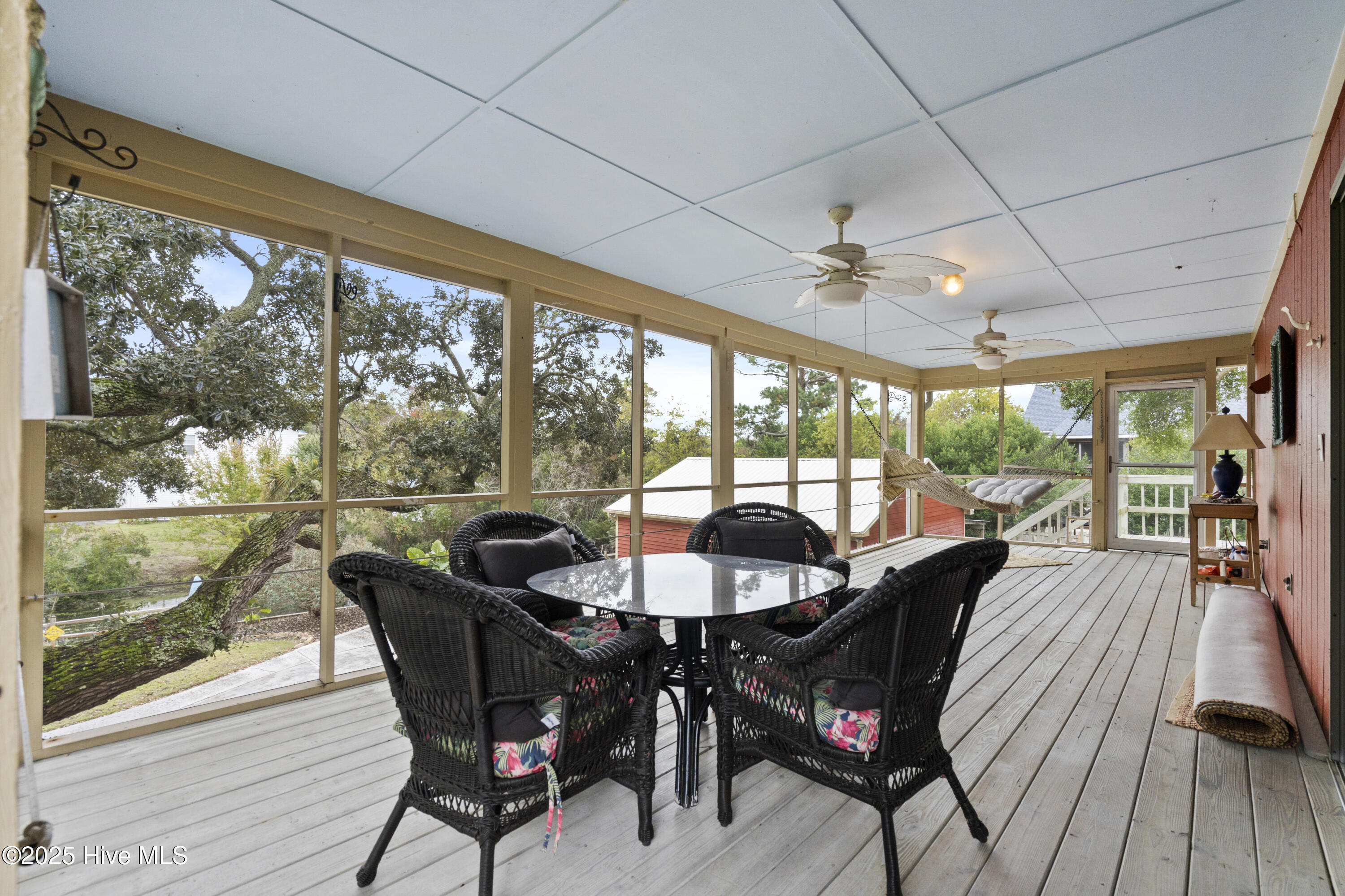 100540990 | Photo 77