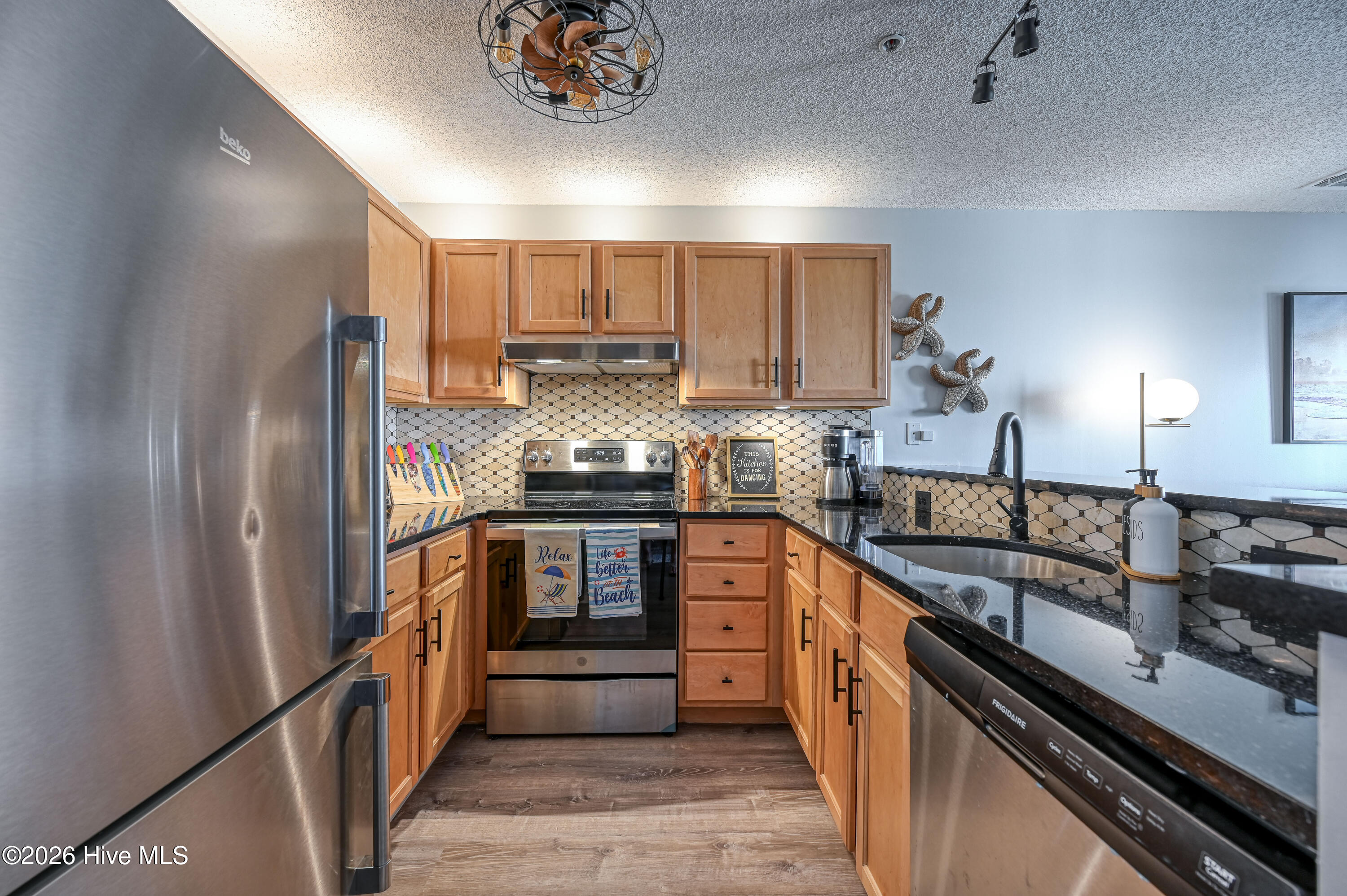 100568256 | Photo 22