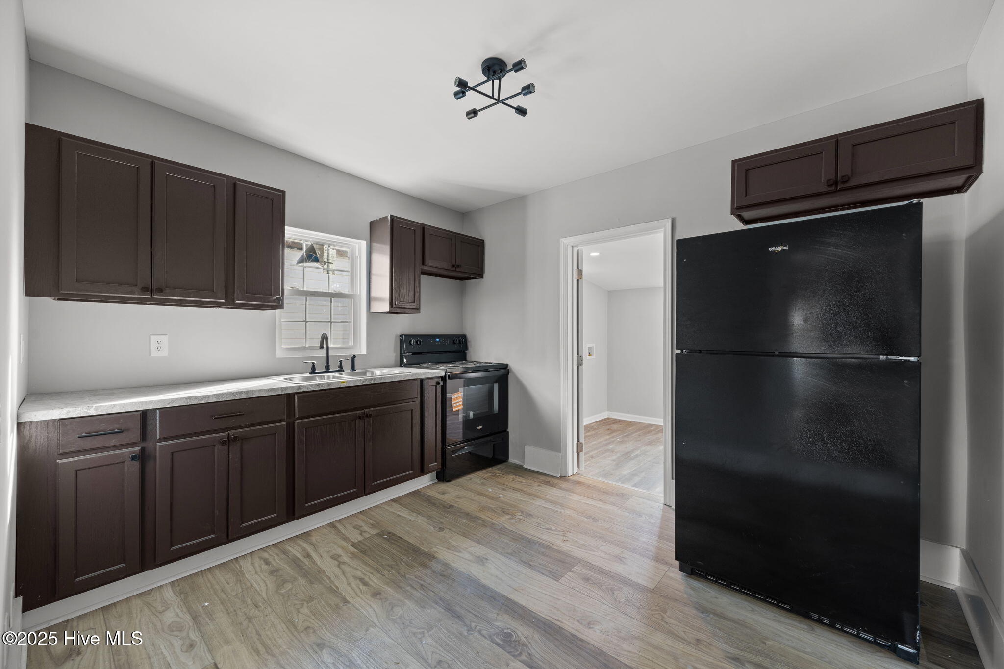 100545676 | Photo 22