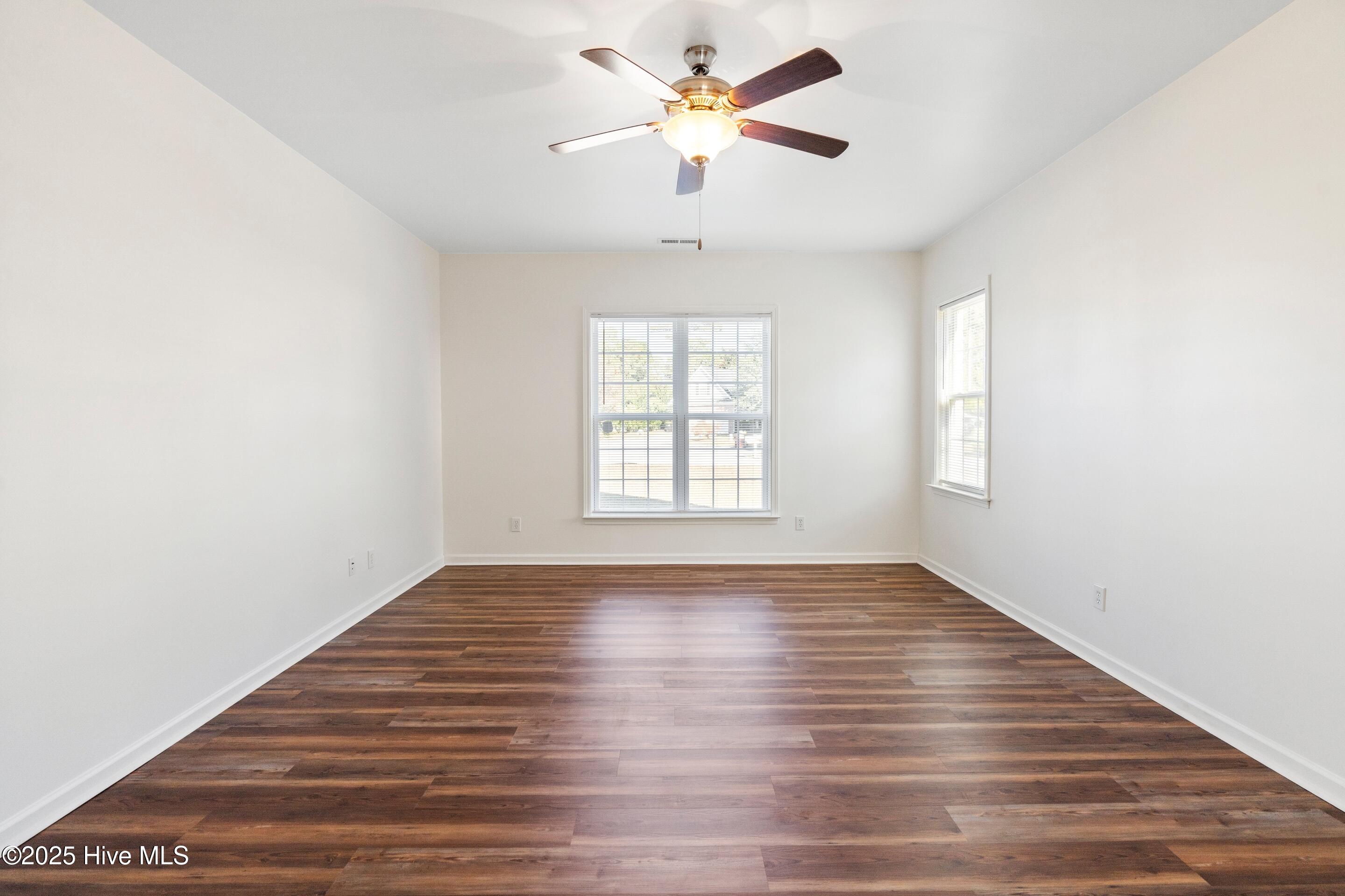 100542341 | Photo 33