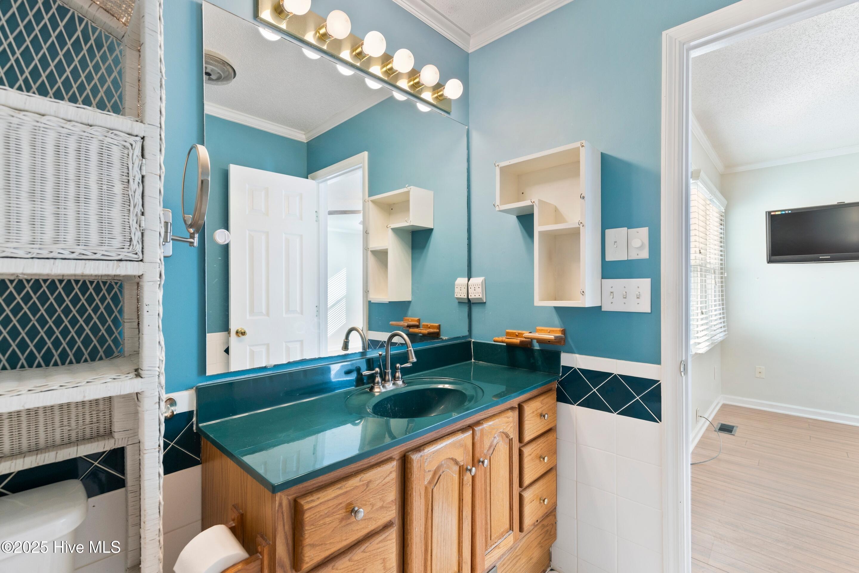 100540586 | Photo 36