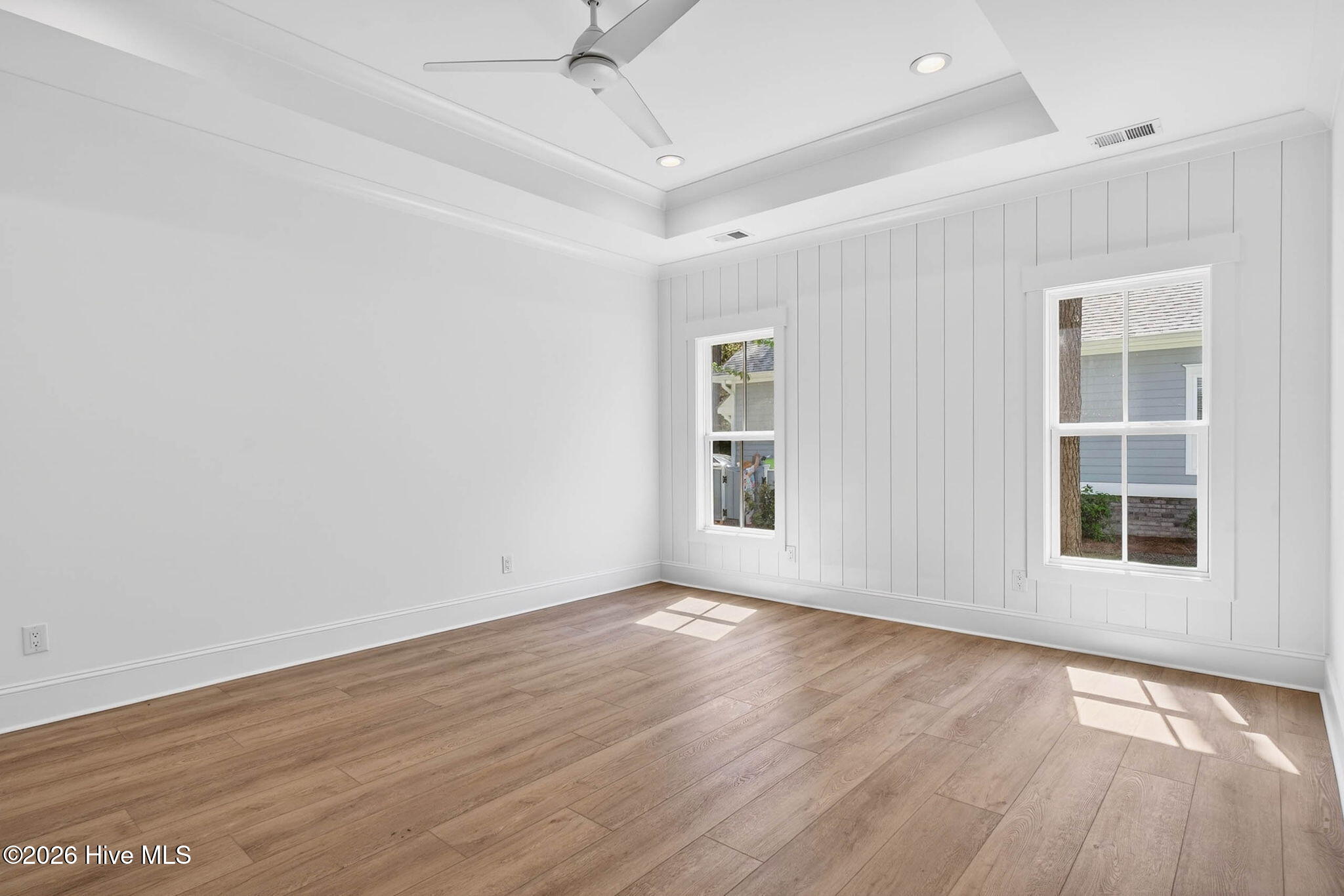 100558704 | Photo 35