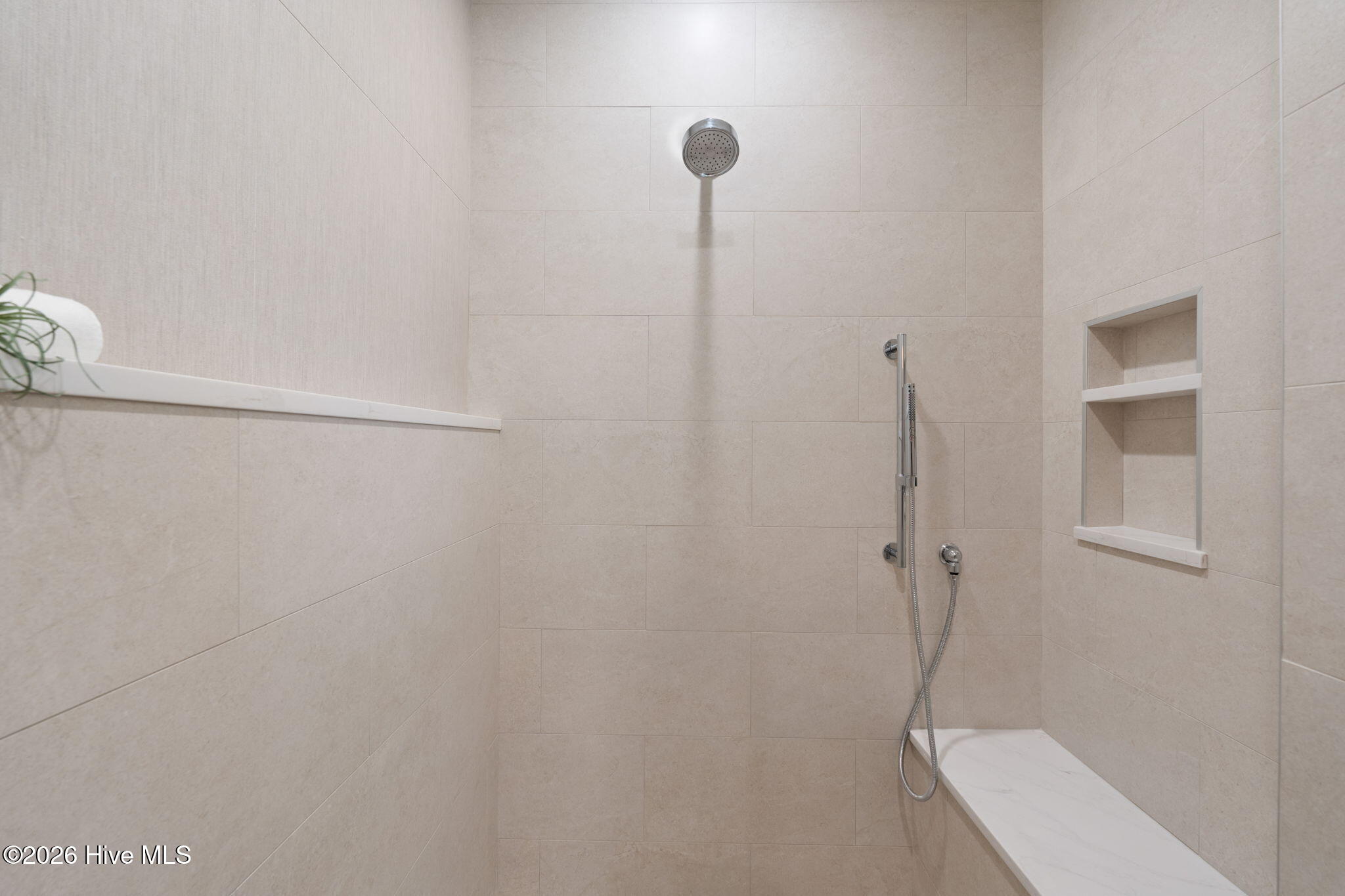 100568916 | Photo 38