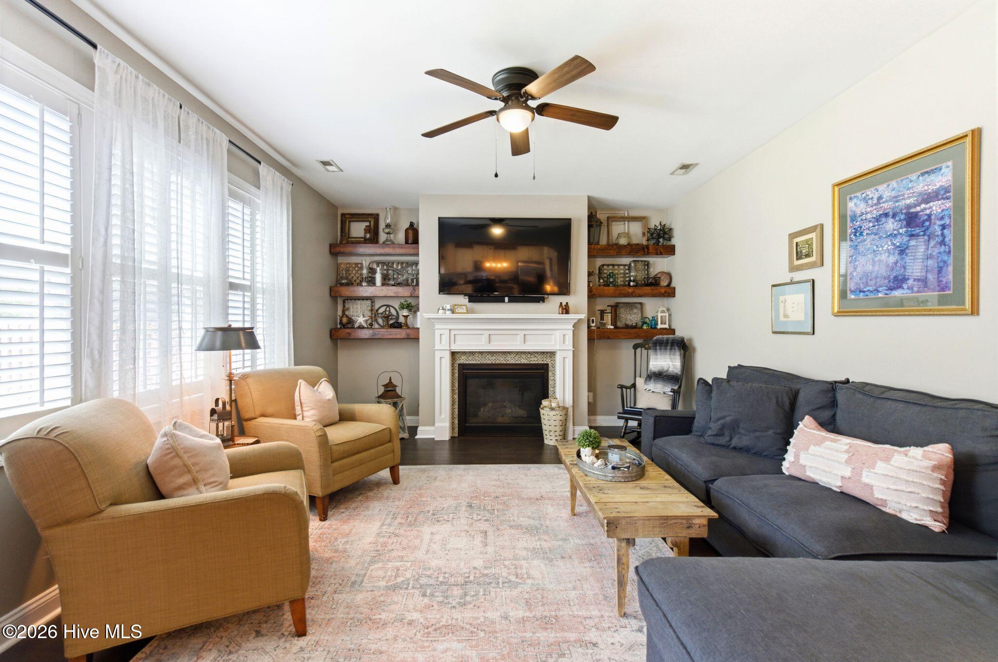 100568404 | Photo 31