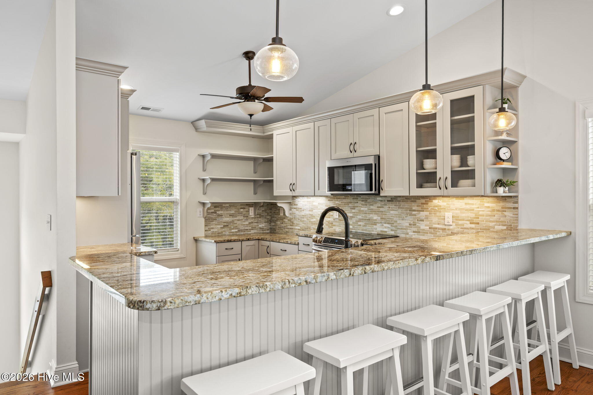 100557272 | Photo 19