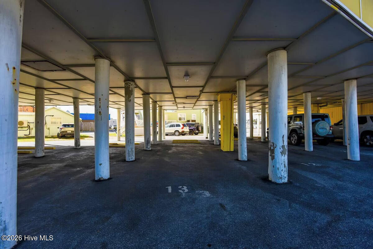 100551753 | Photo 30