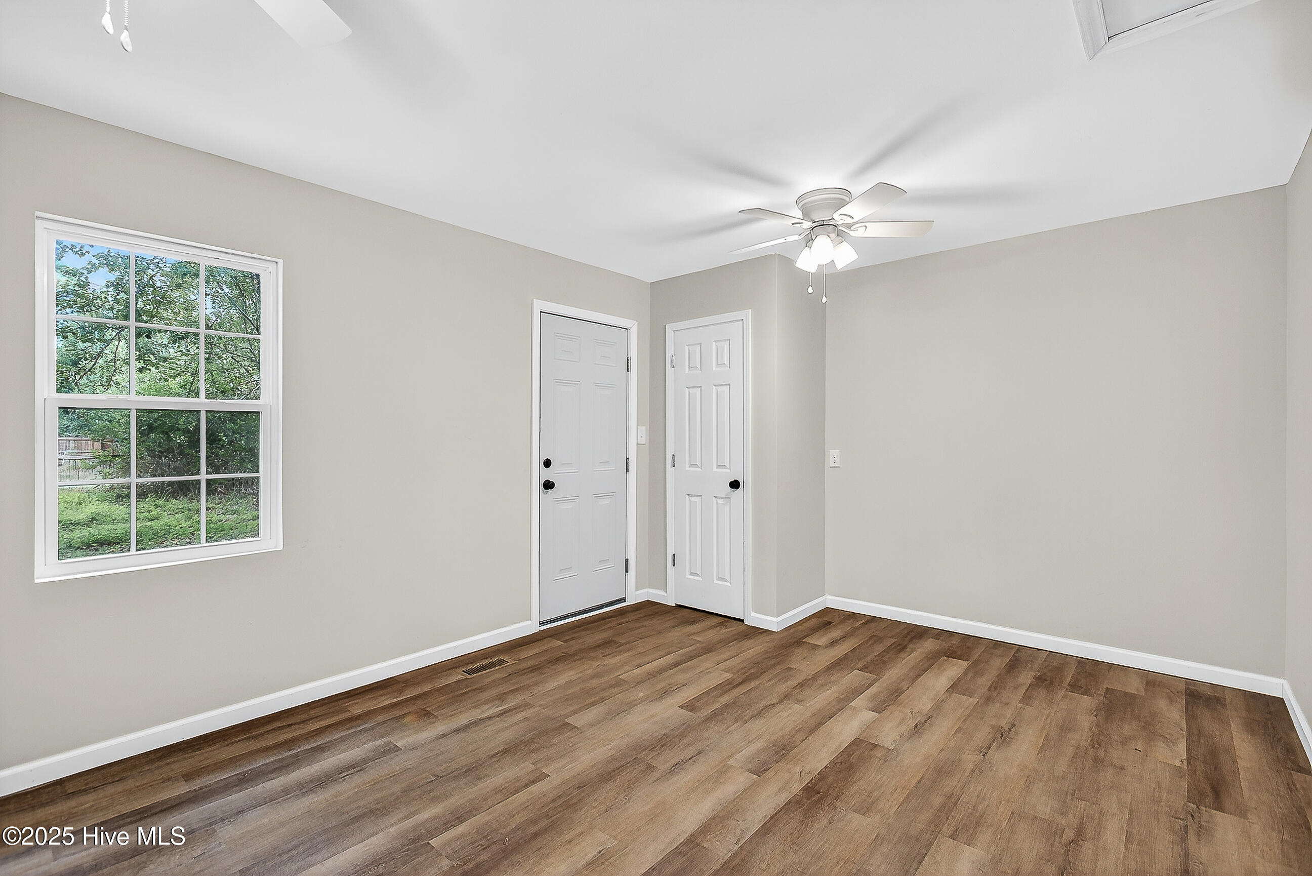 100535237 | Photo 19