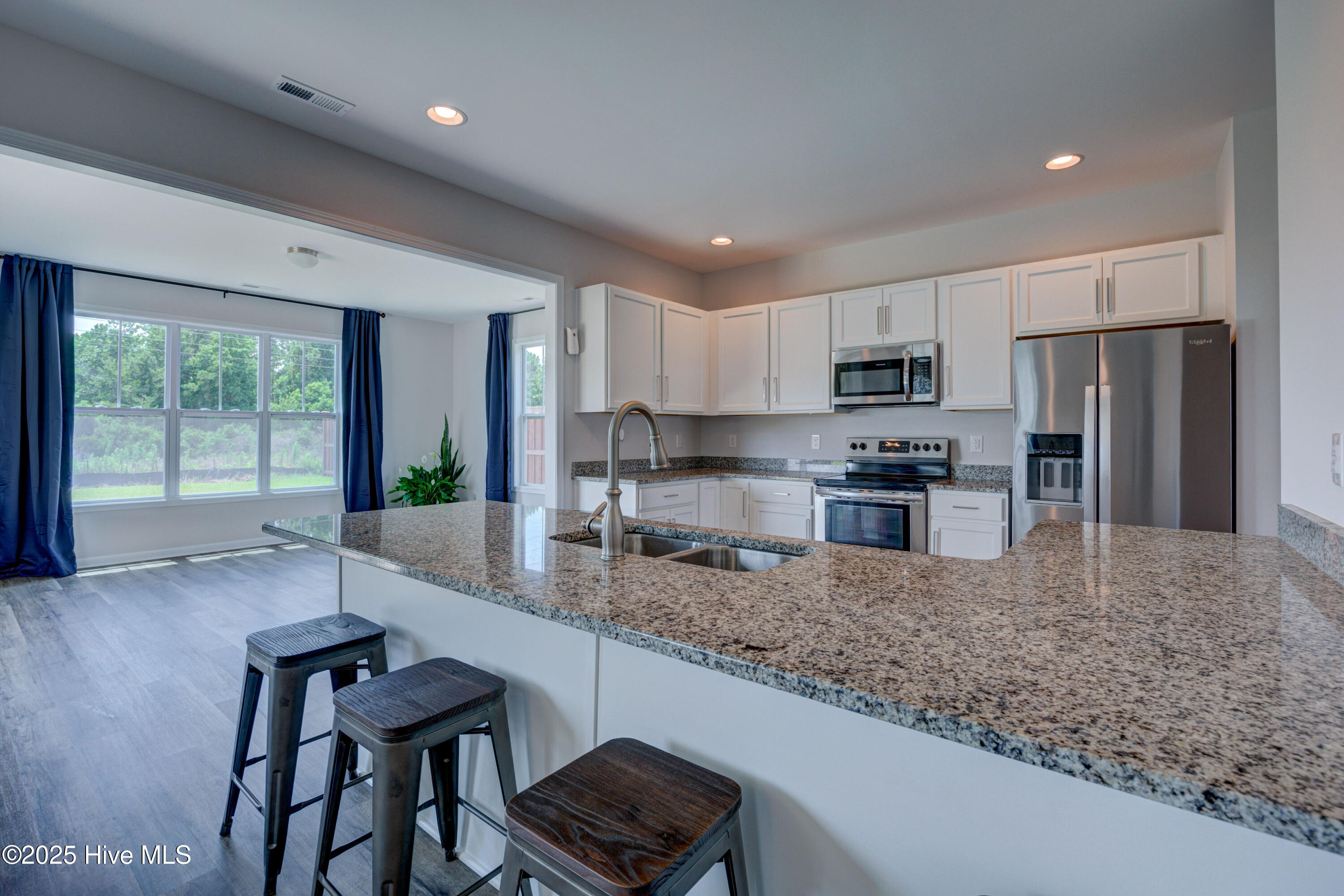 100535248 | Photo 14