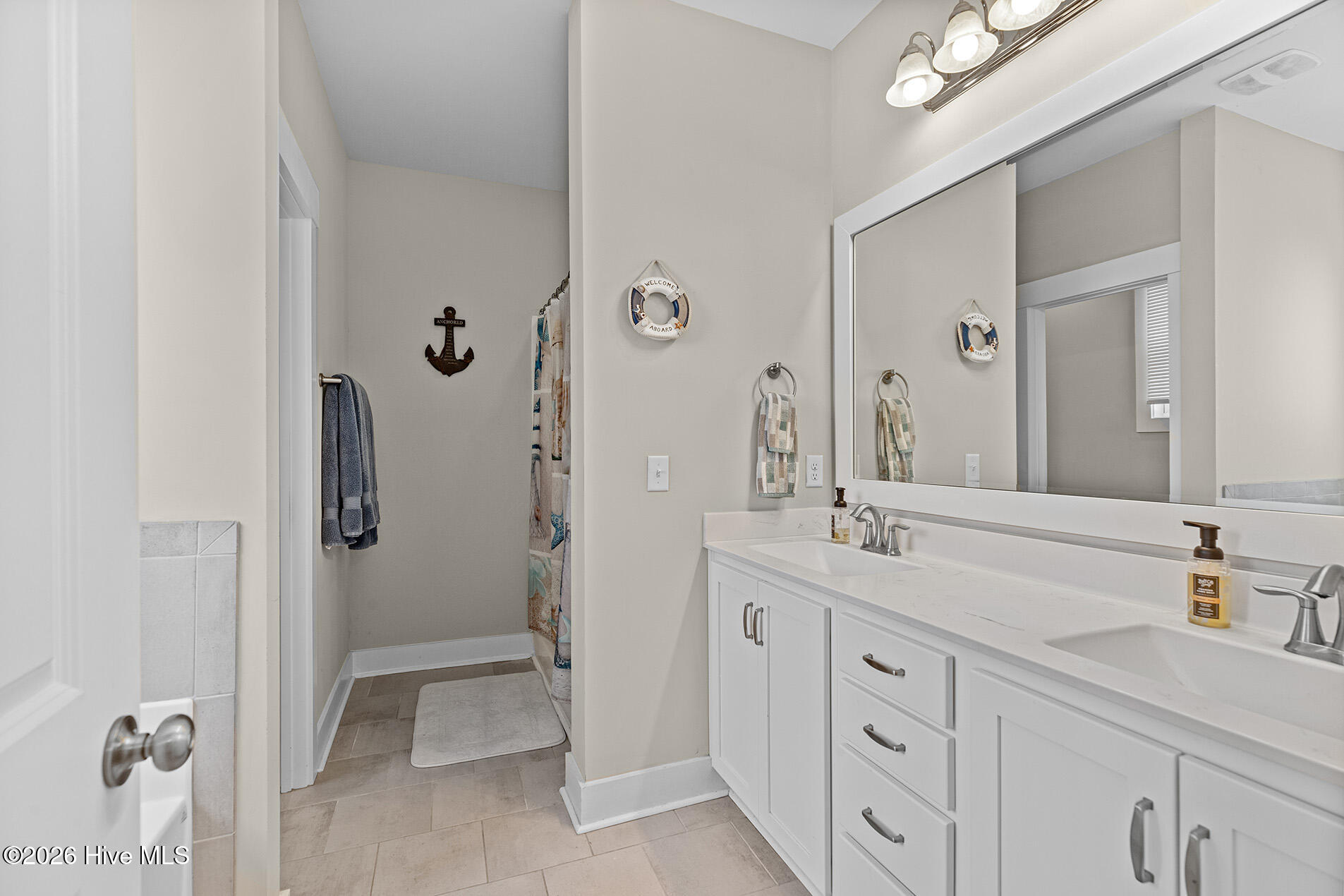 100550596 | Photo 24