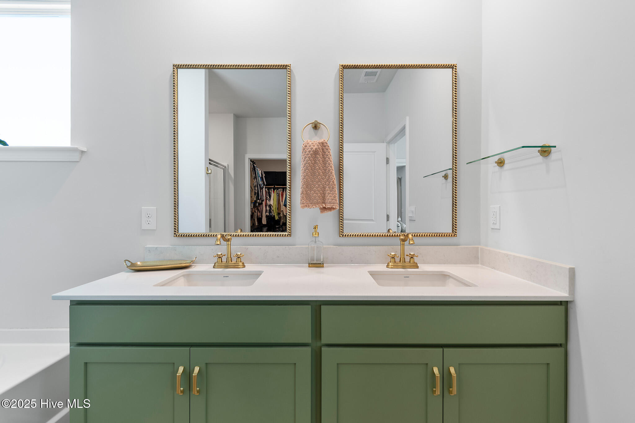 100538453 | Photo 20