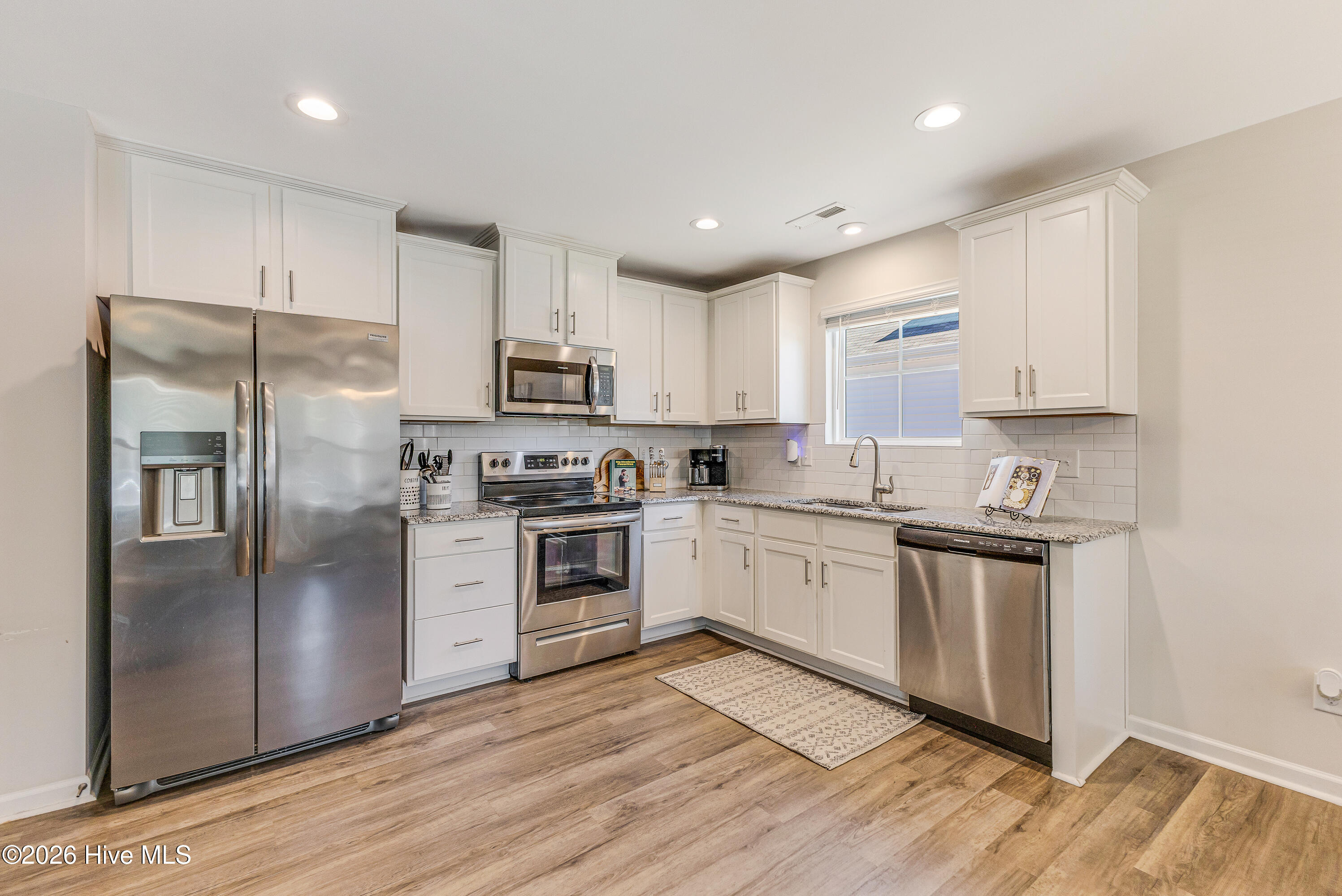 100553713 | Photo 17