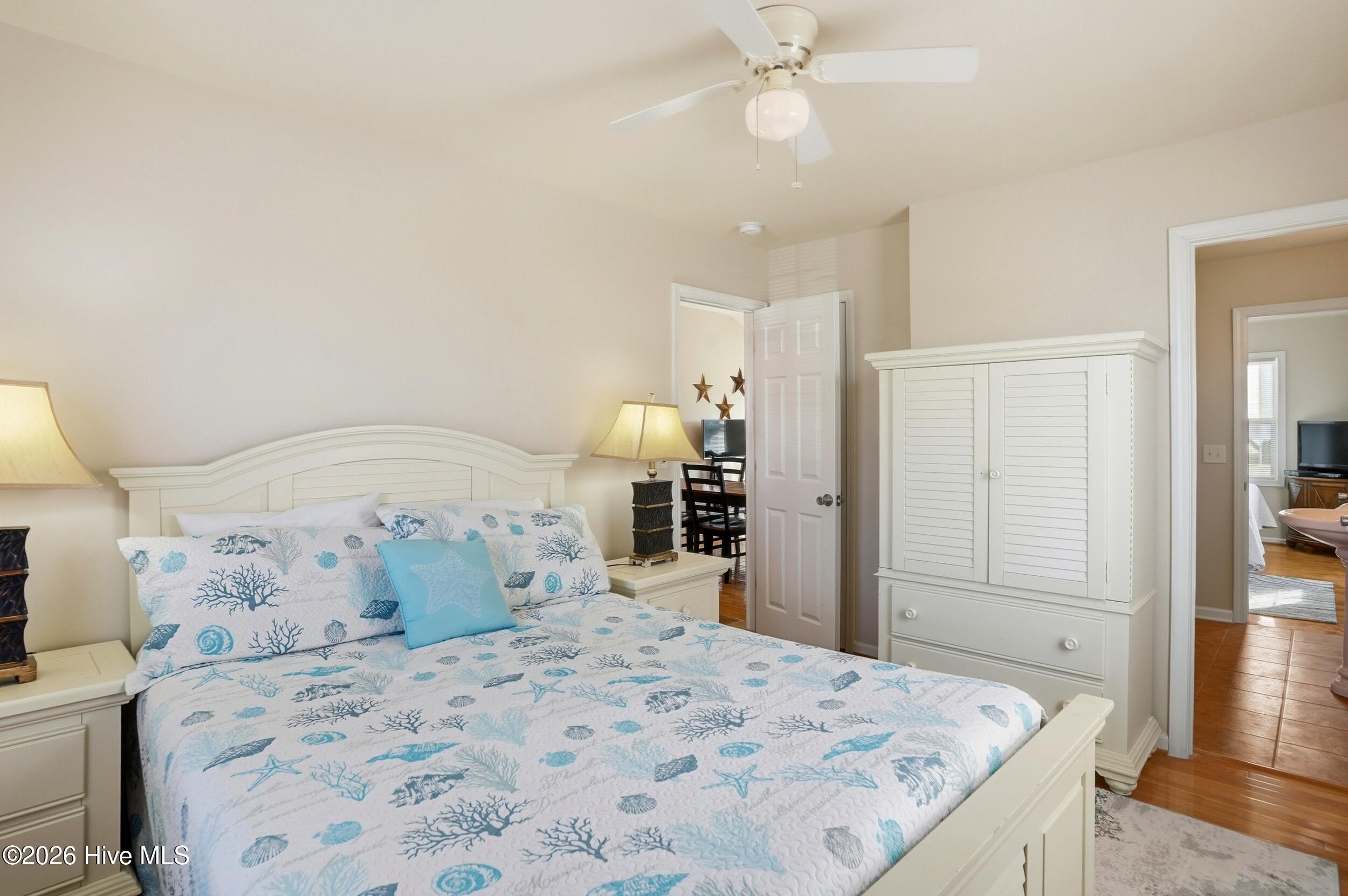 100554580 | Photo 25