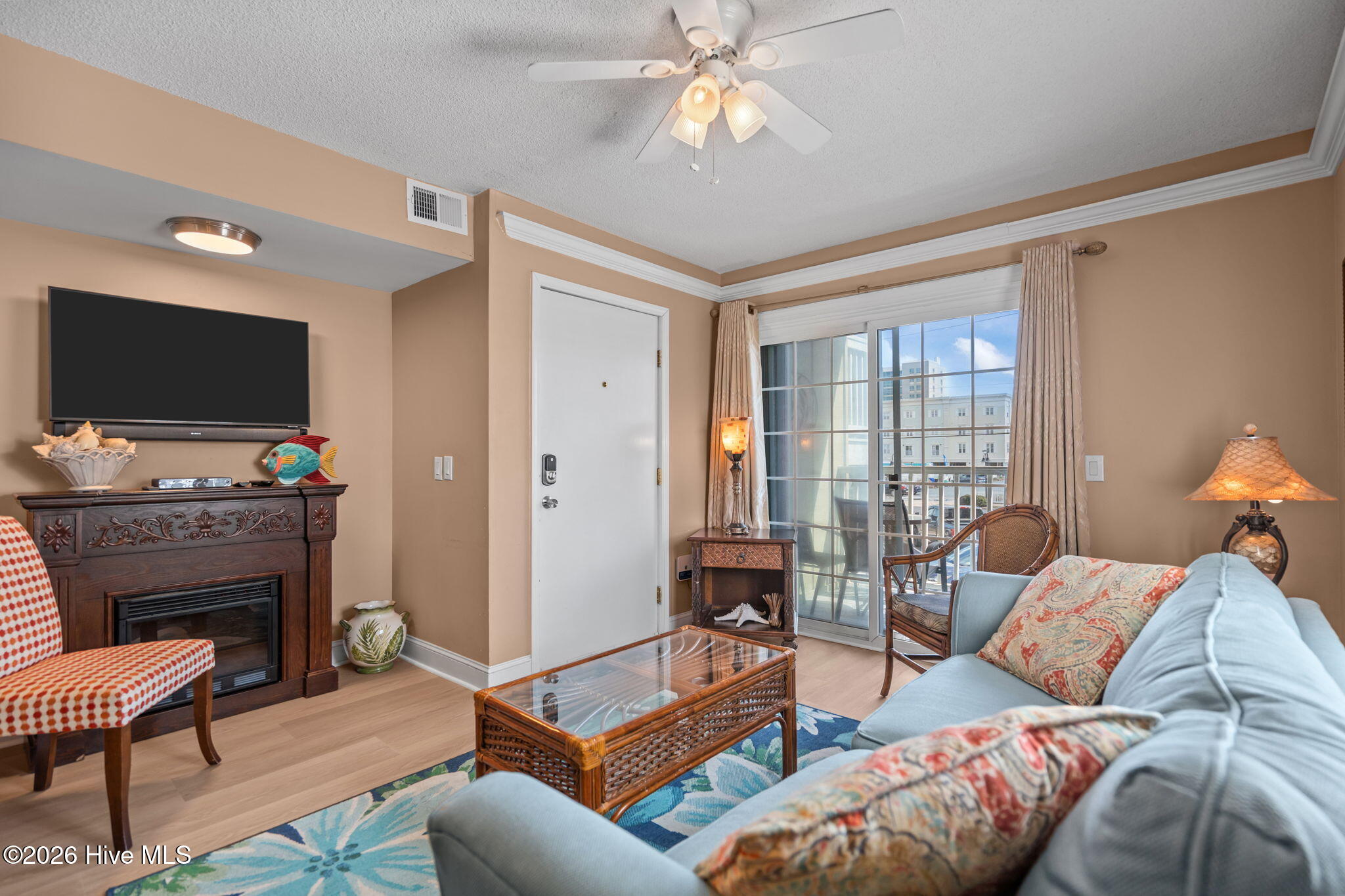 100523190 | Photo 11