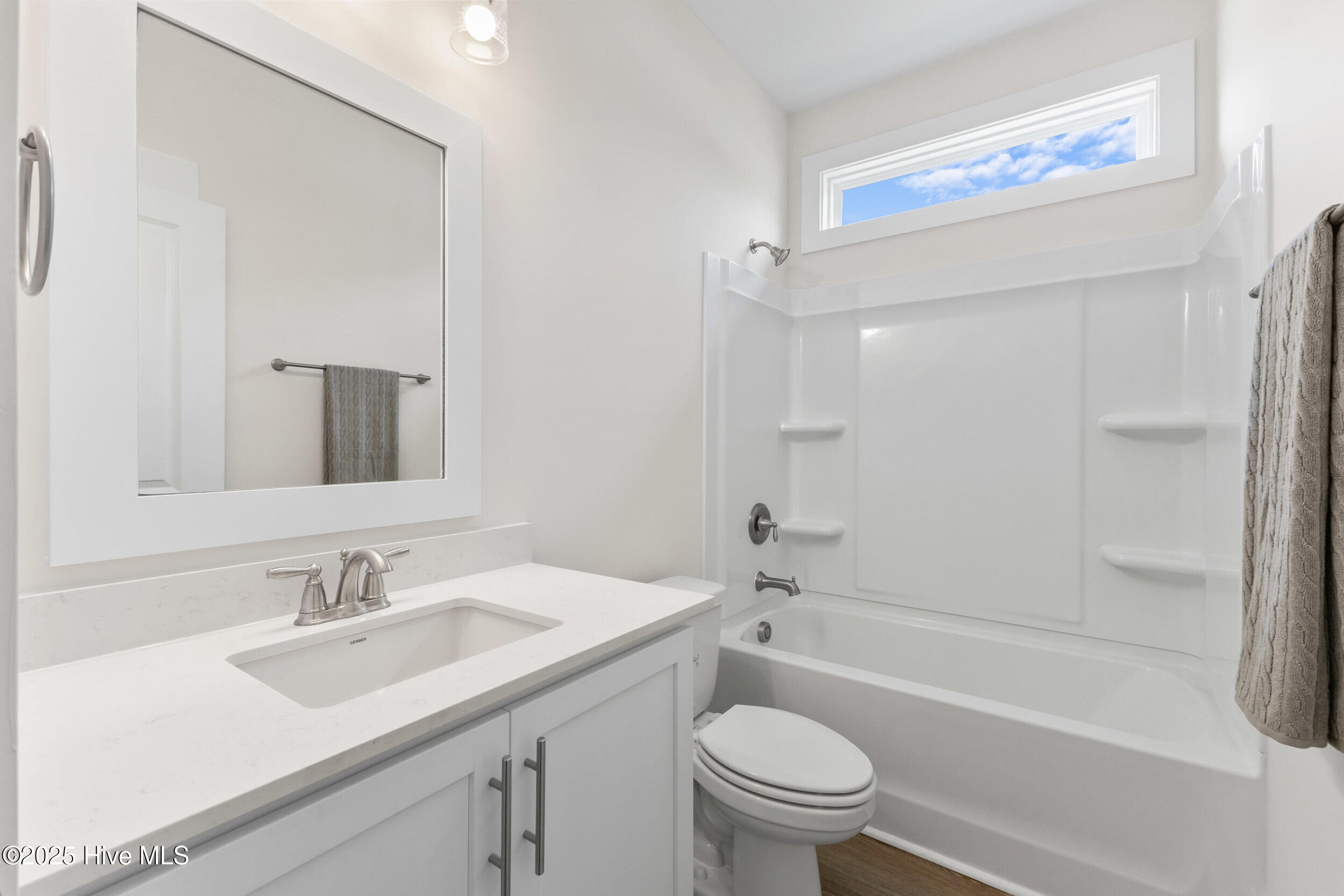 100518034 | Photo 25