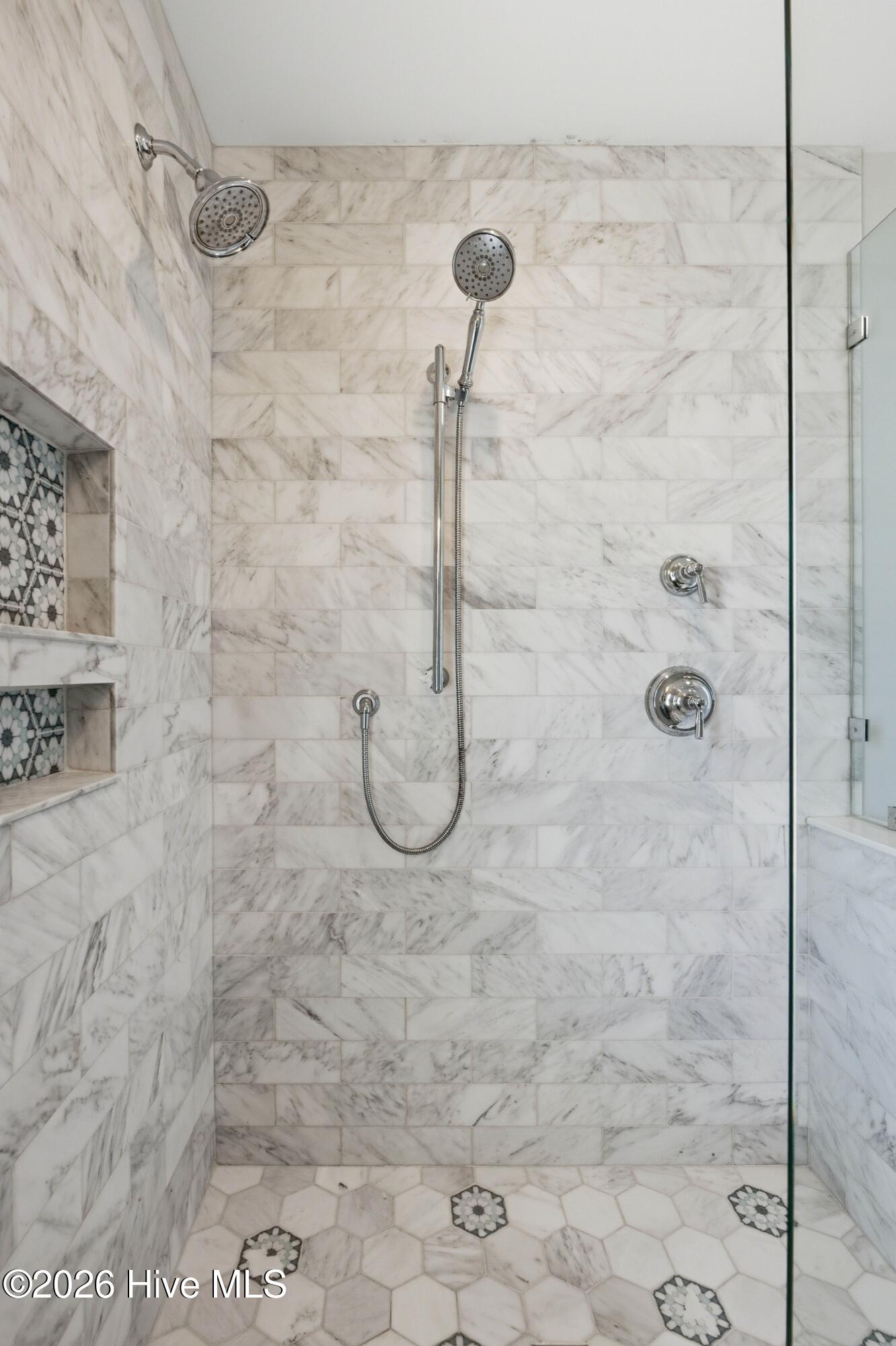 100560271 | Photo 38