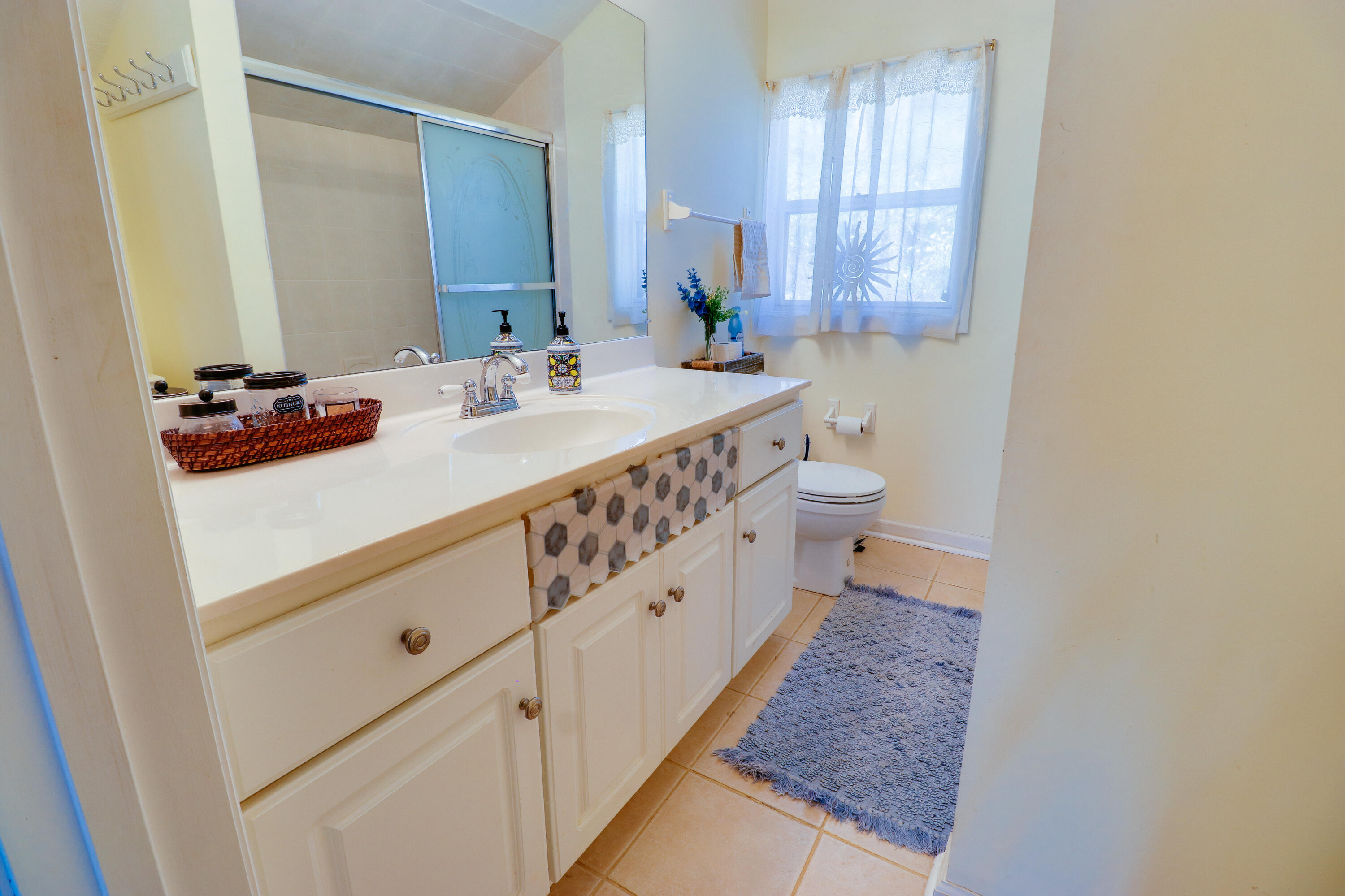 1061 Delaware Dr-63