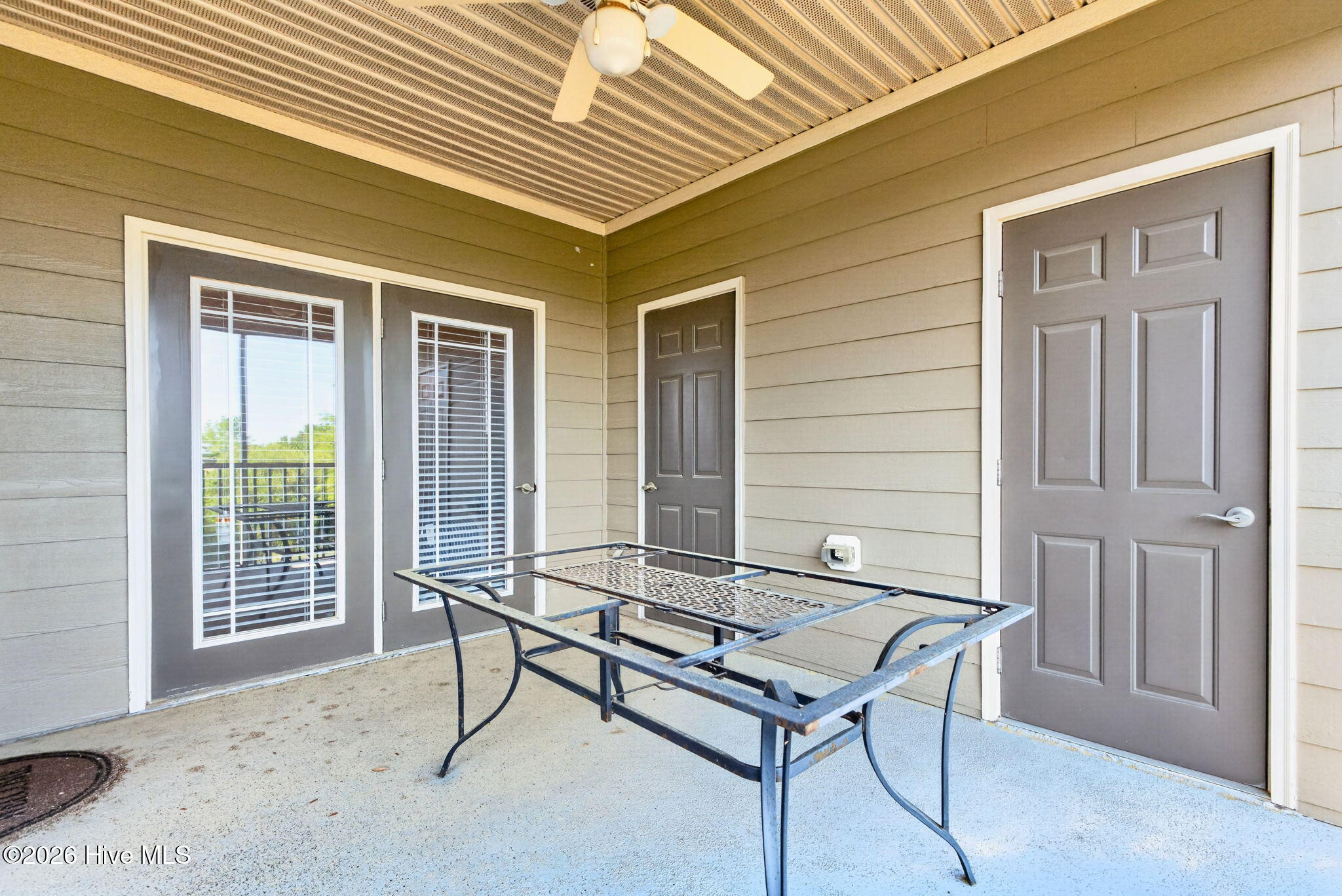 100568431 | Photo 28