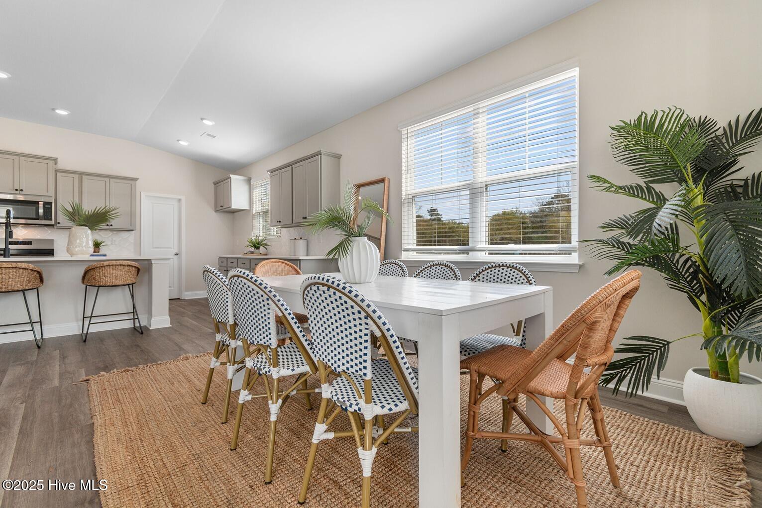 100526245 | Photo 12