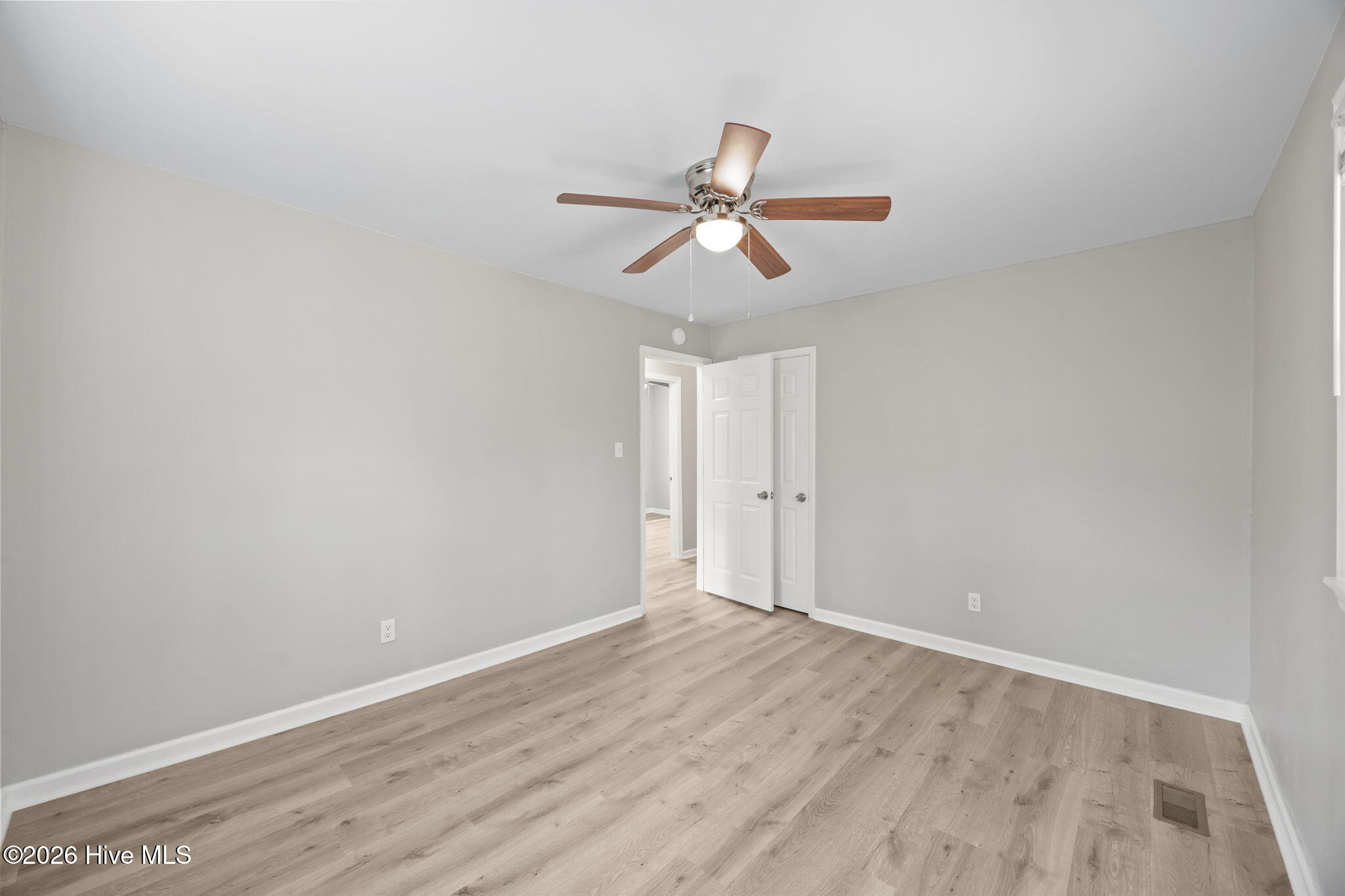 100559047 | Photo 15