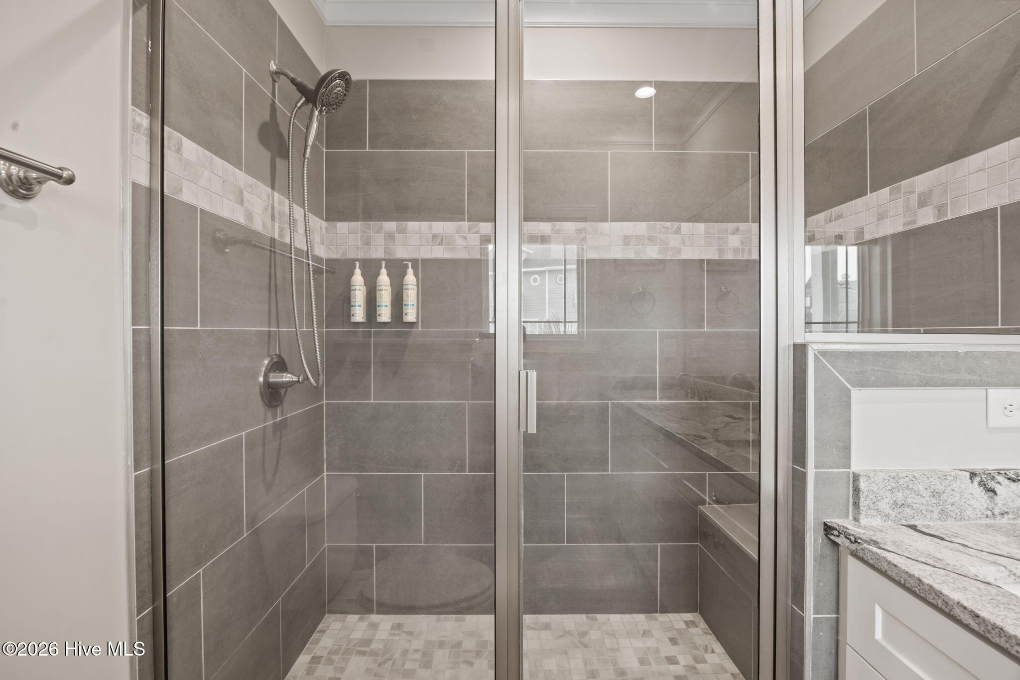 100565751 | Photo 45