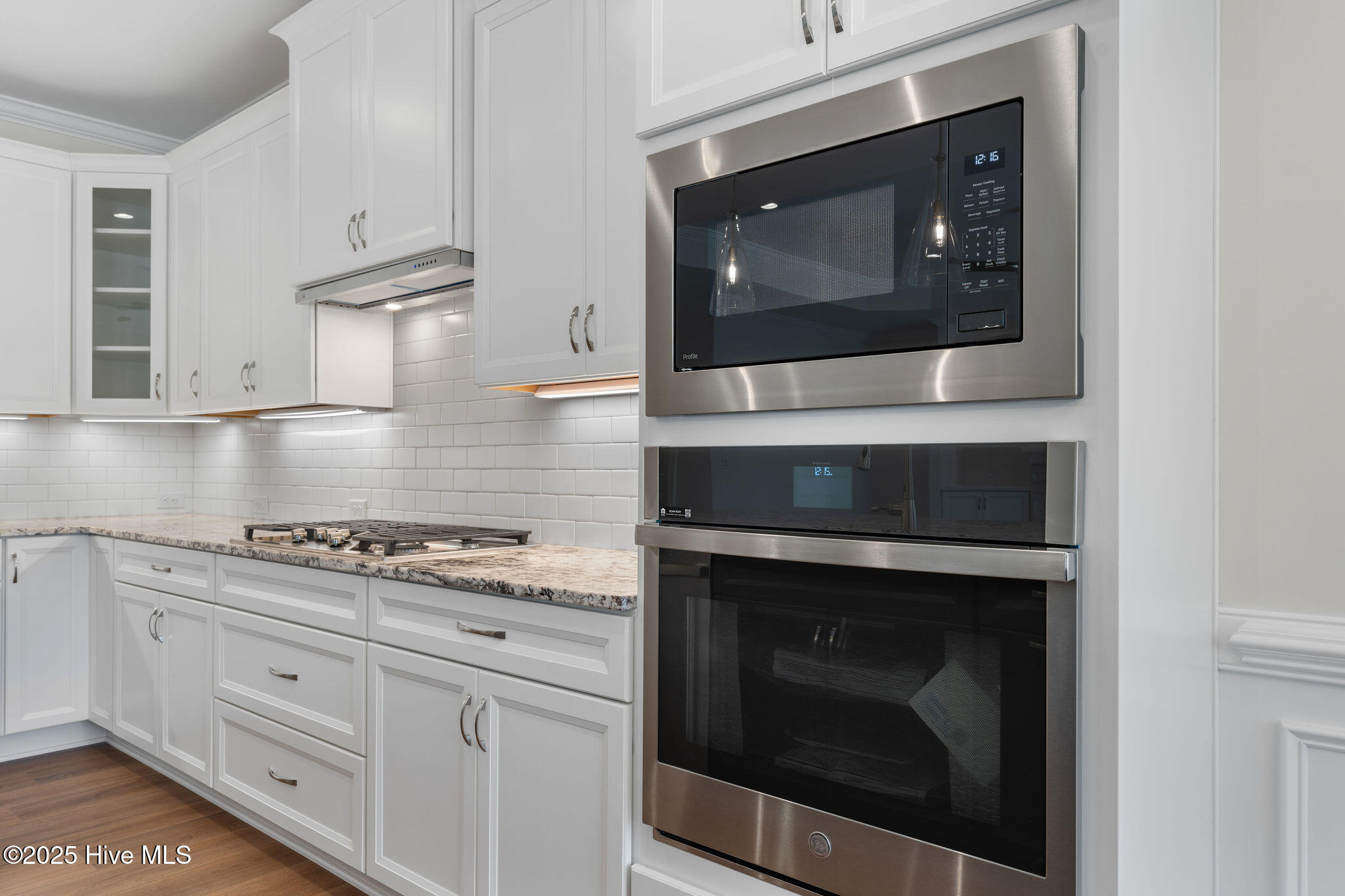 100488997 | Photo 29