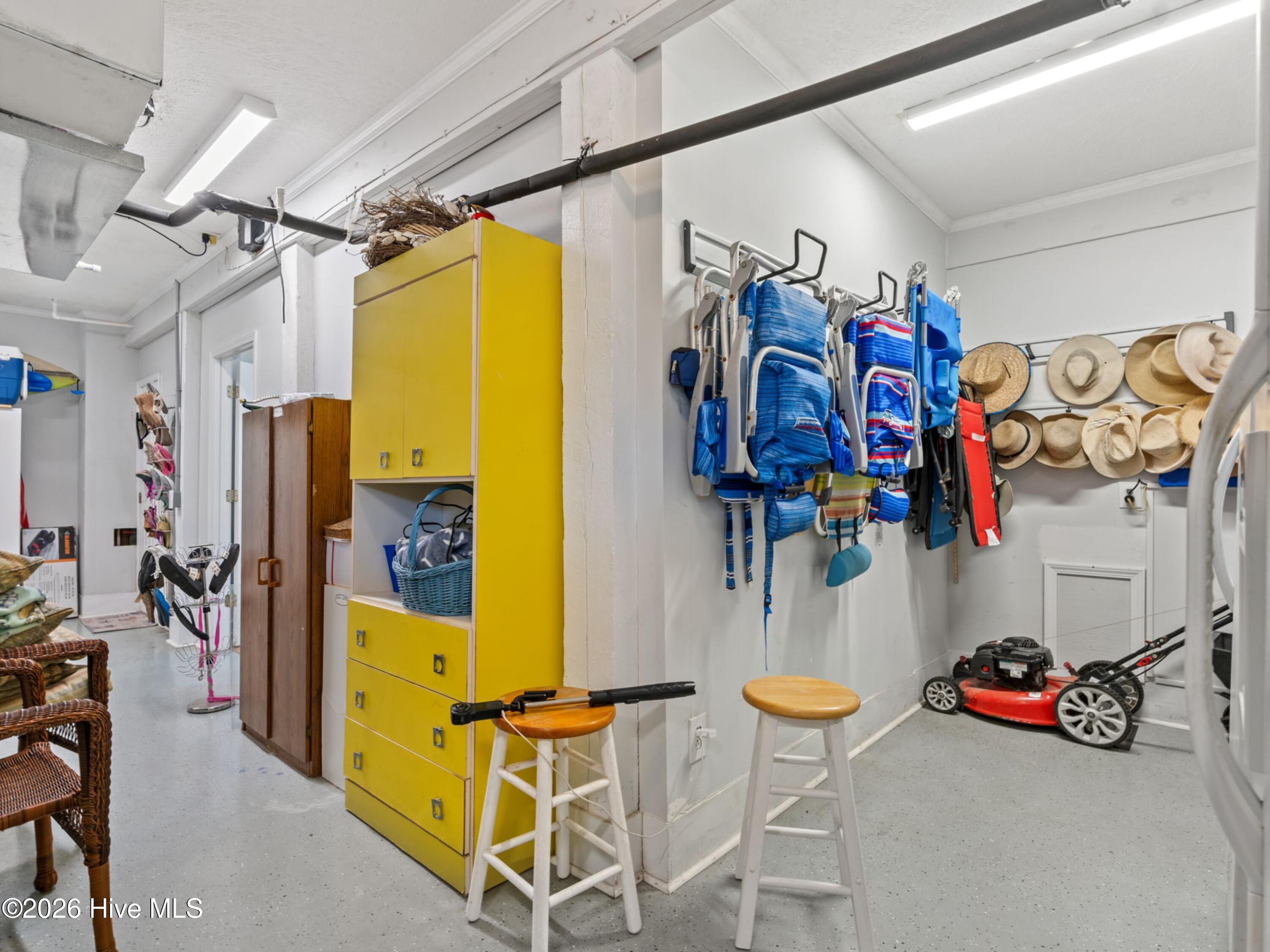 100564720 | Photo 38