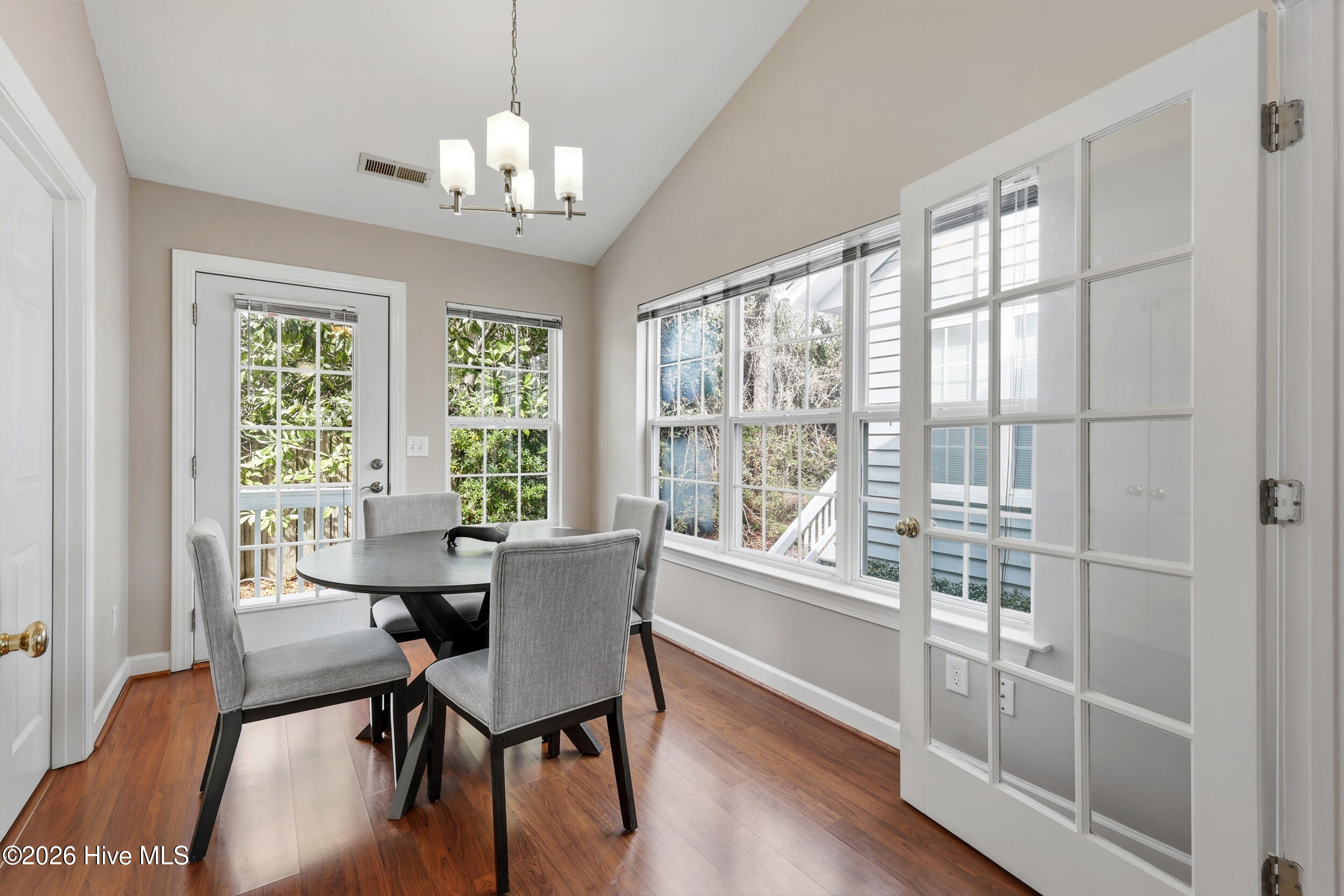 100554521 | Photo 16