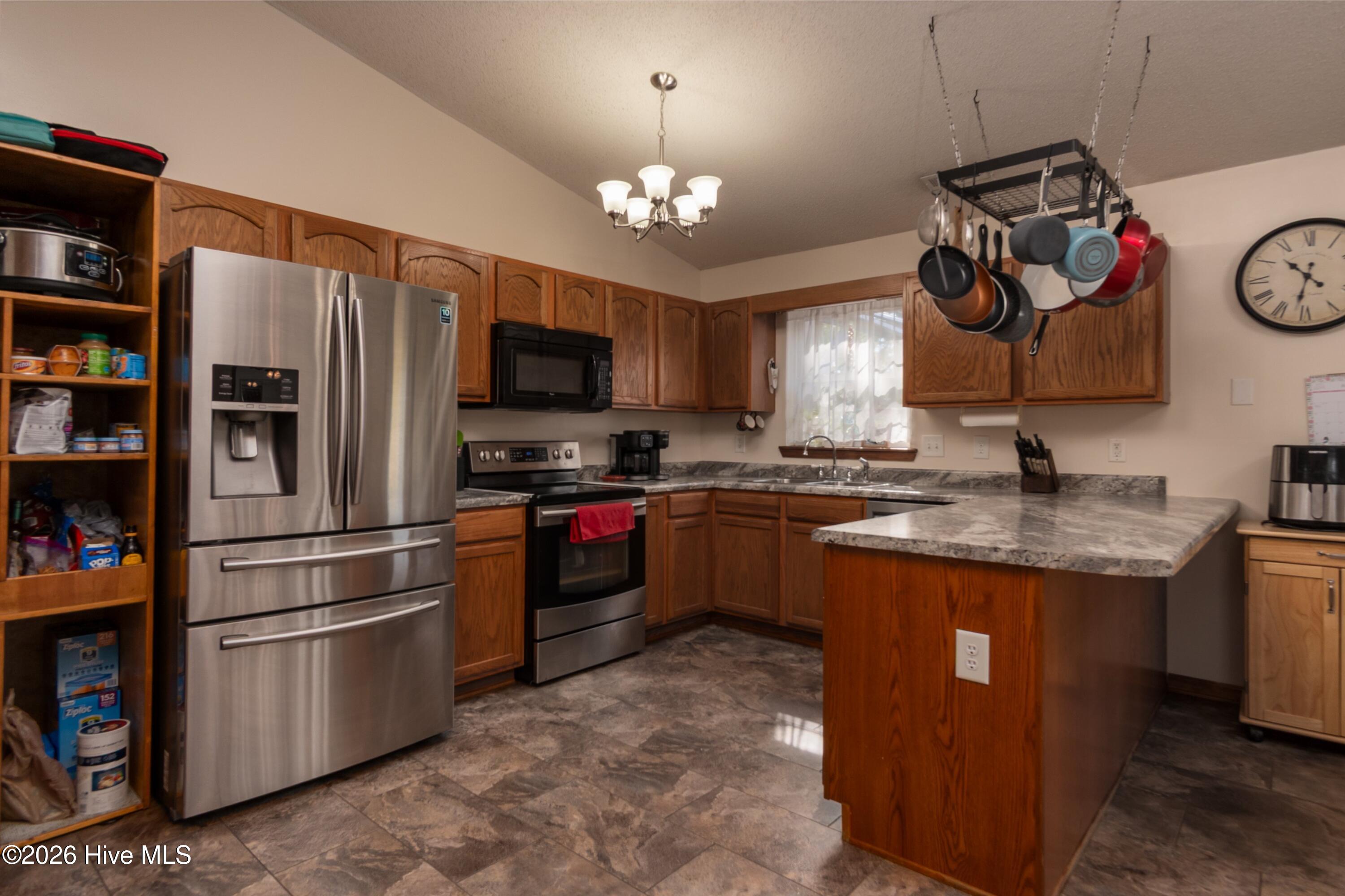 100564108 | Photo 13