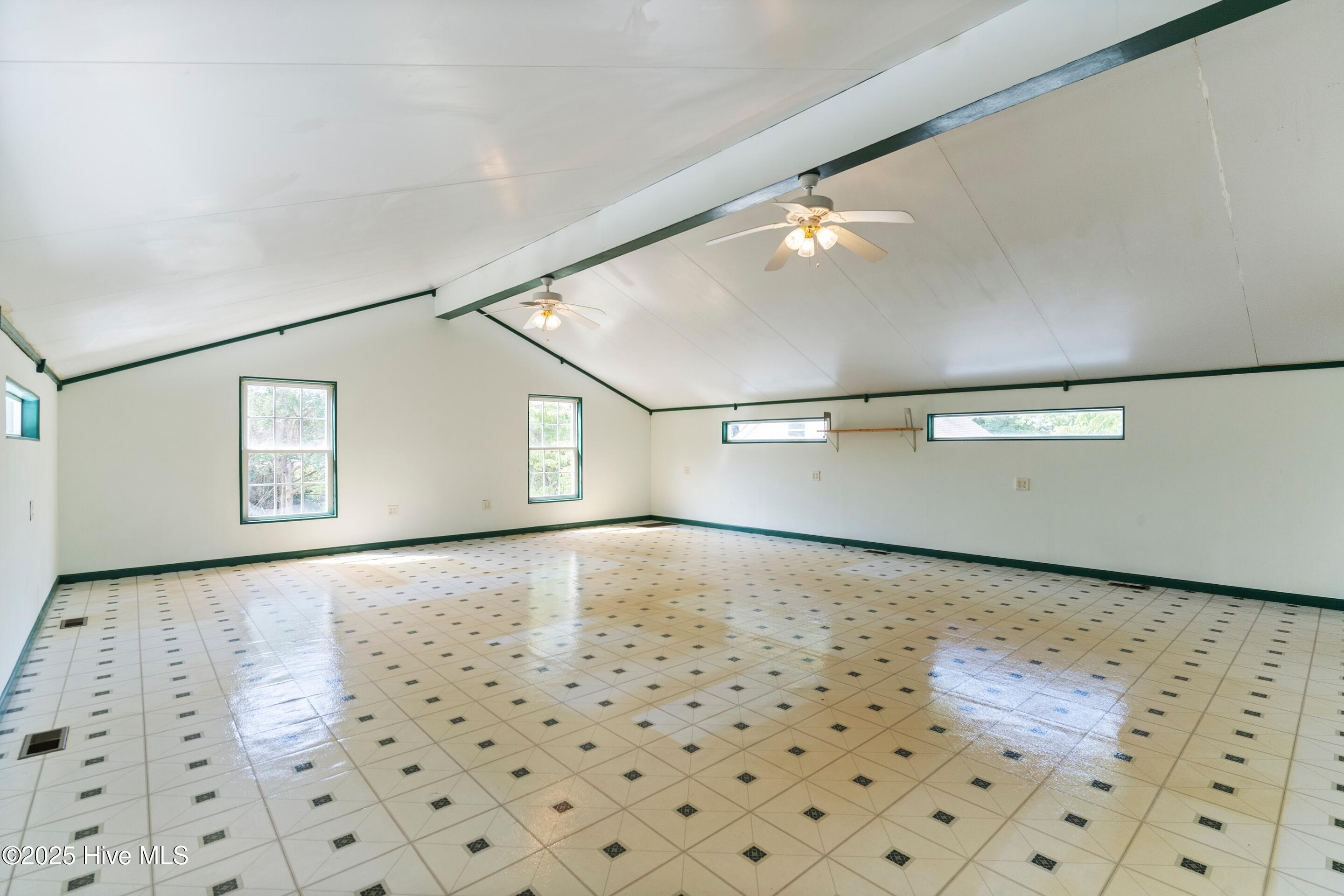 100522461 | Photo 45