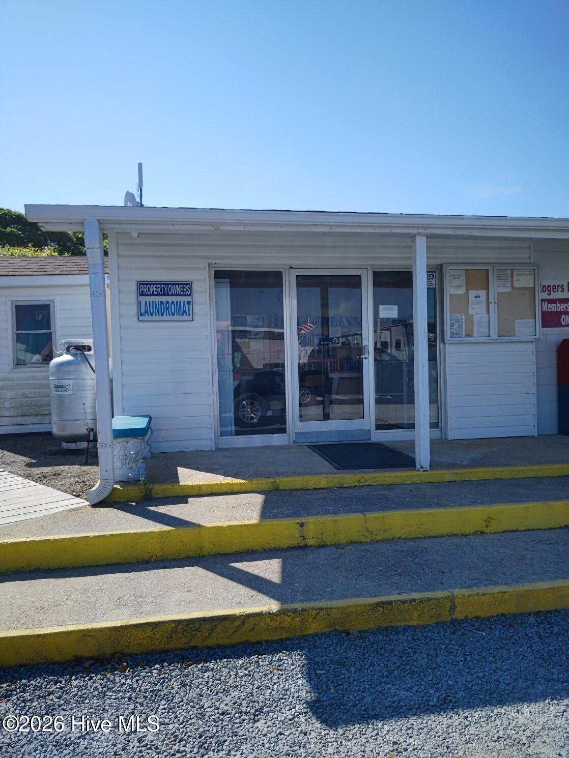 100567863 | Photo 40