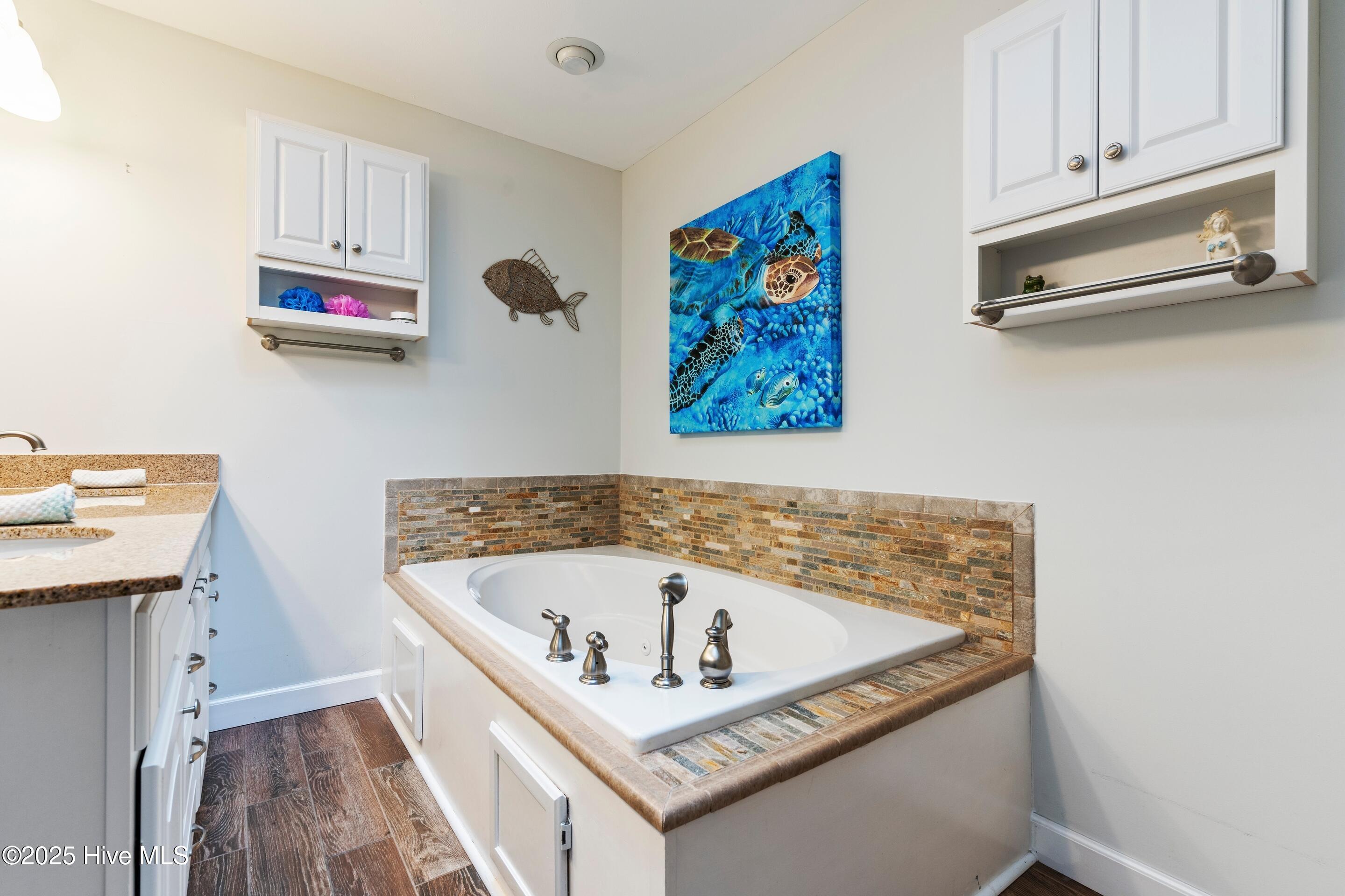 100543561 | Photo 40