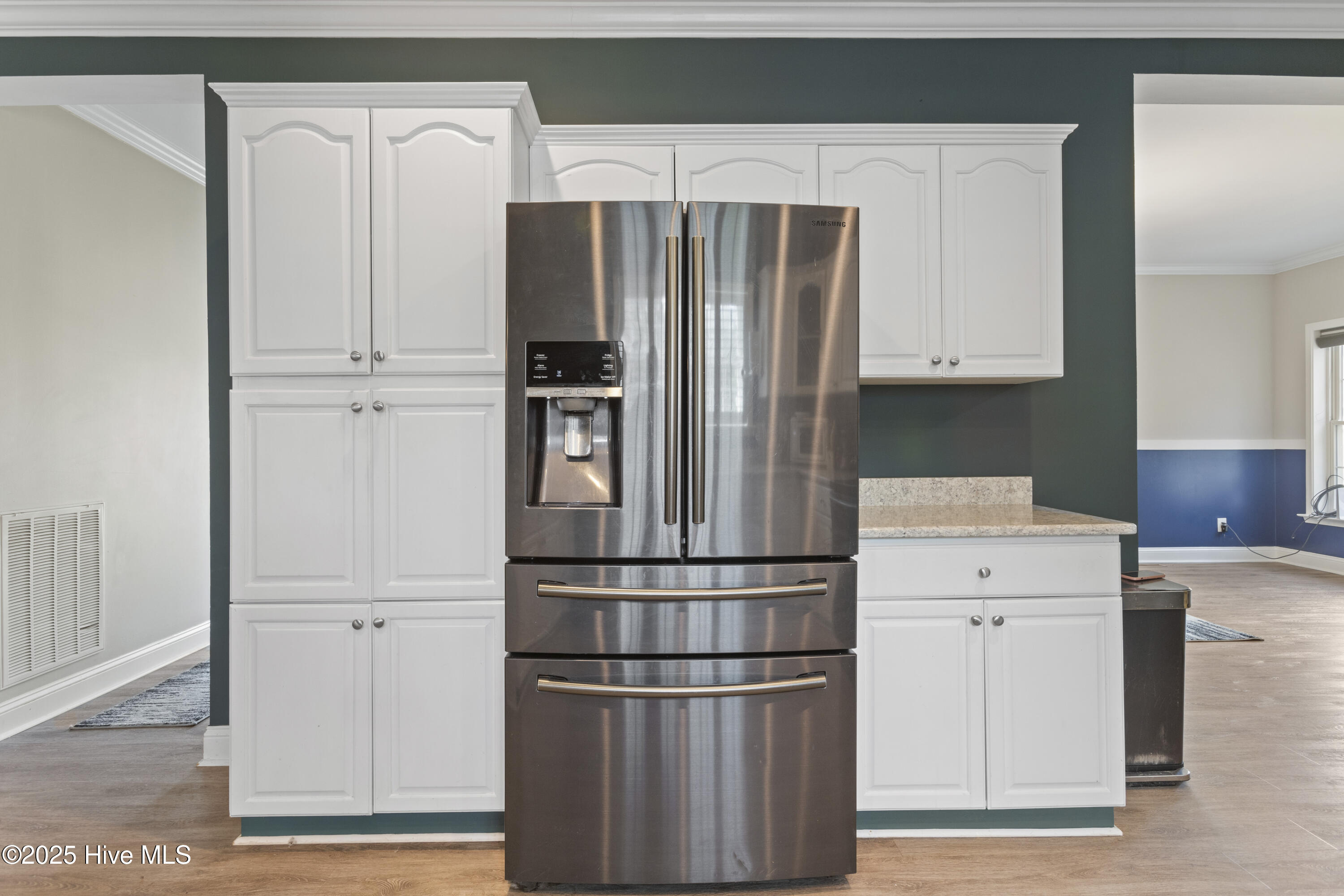 100540143 | Photo 10