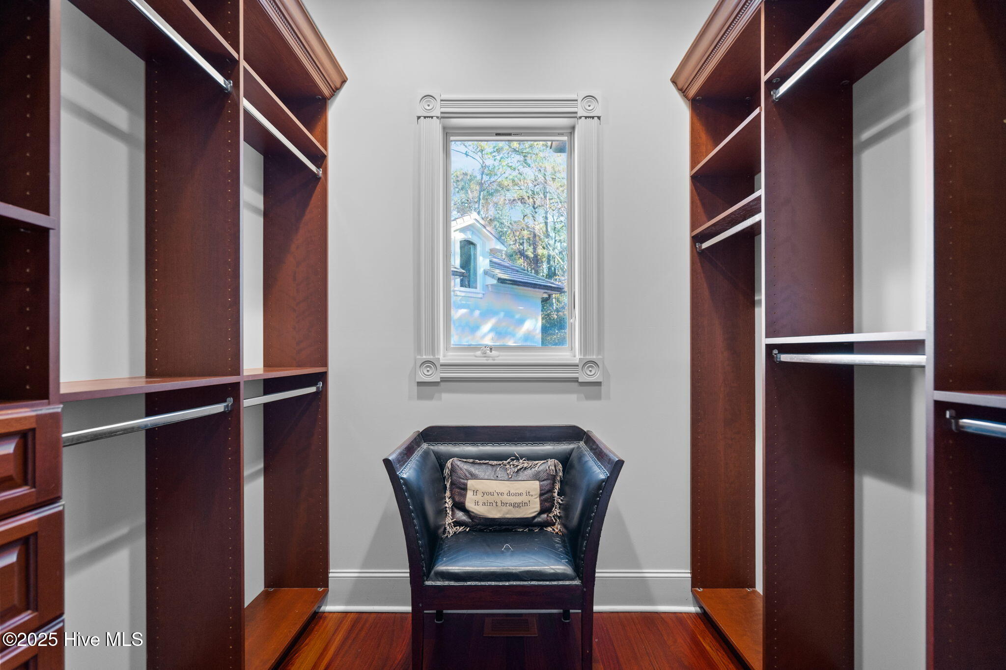 100547936 | Photo 47