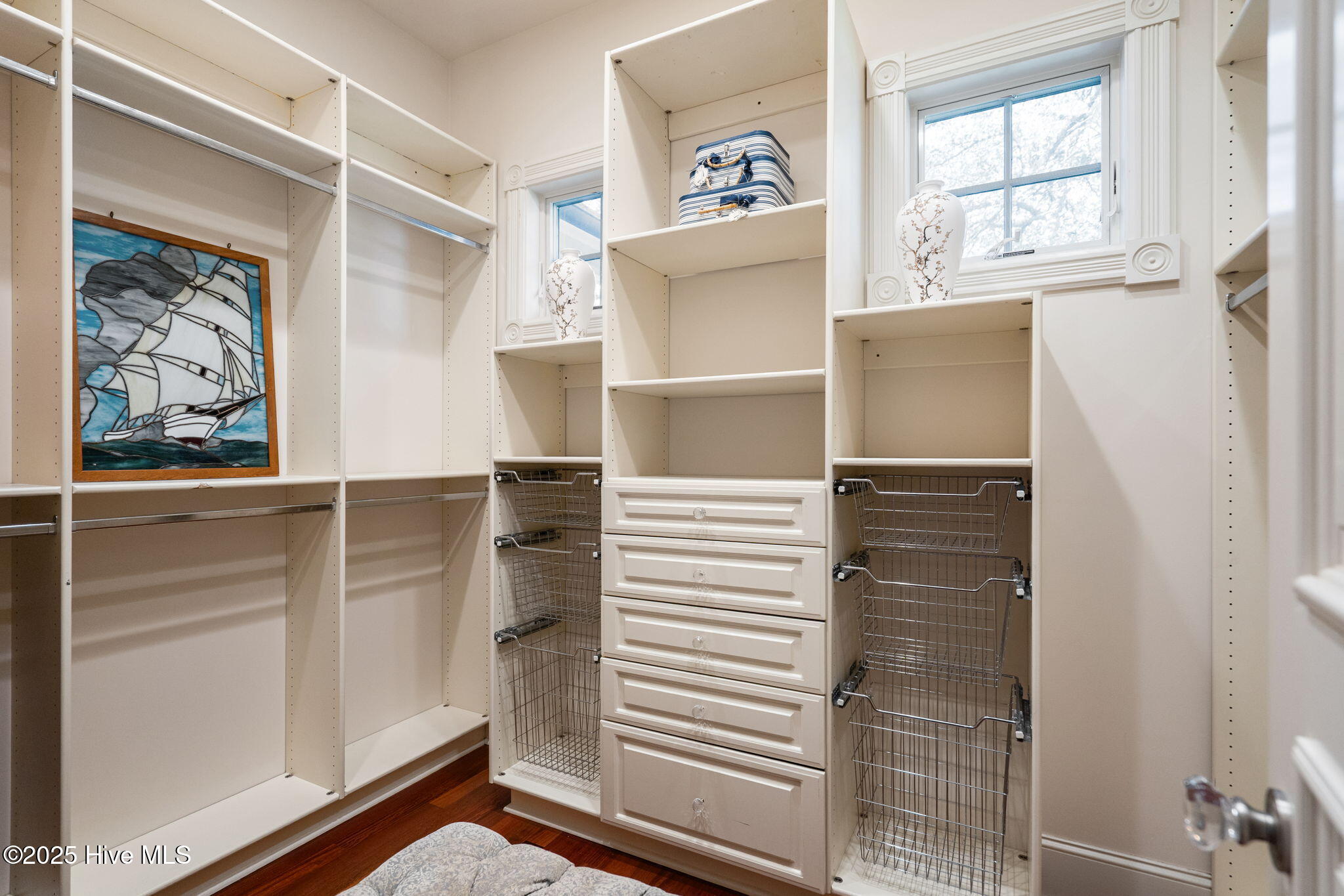 100547936 | Photo 45