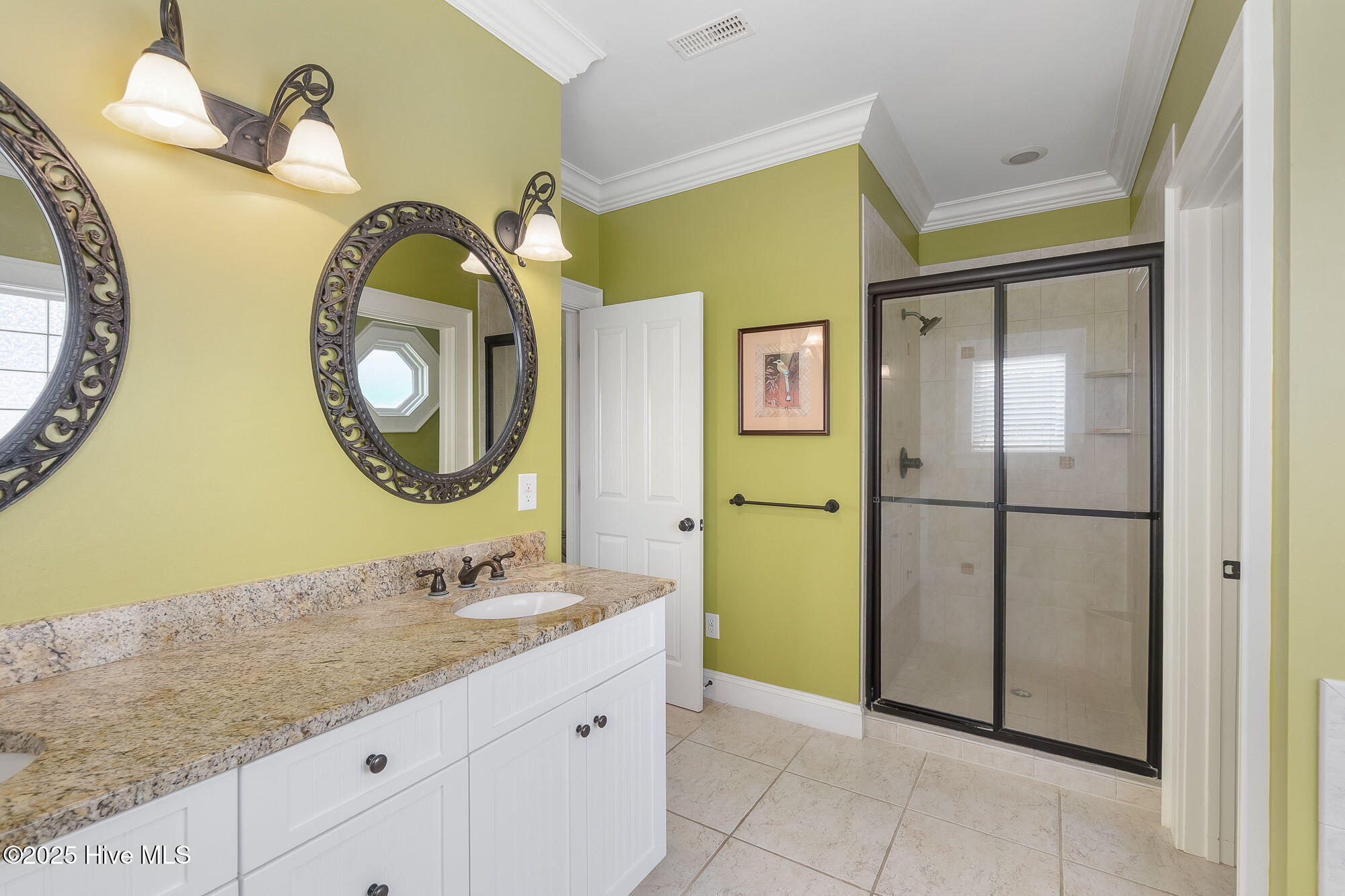 100536306 | Photo 33