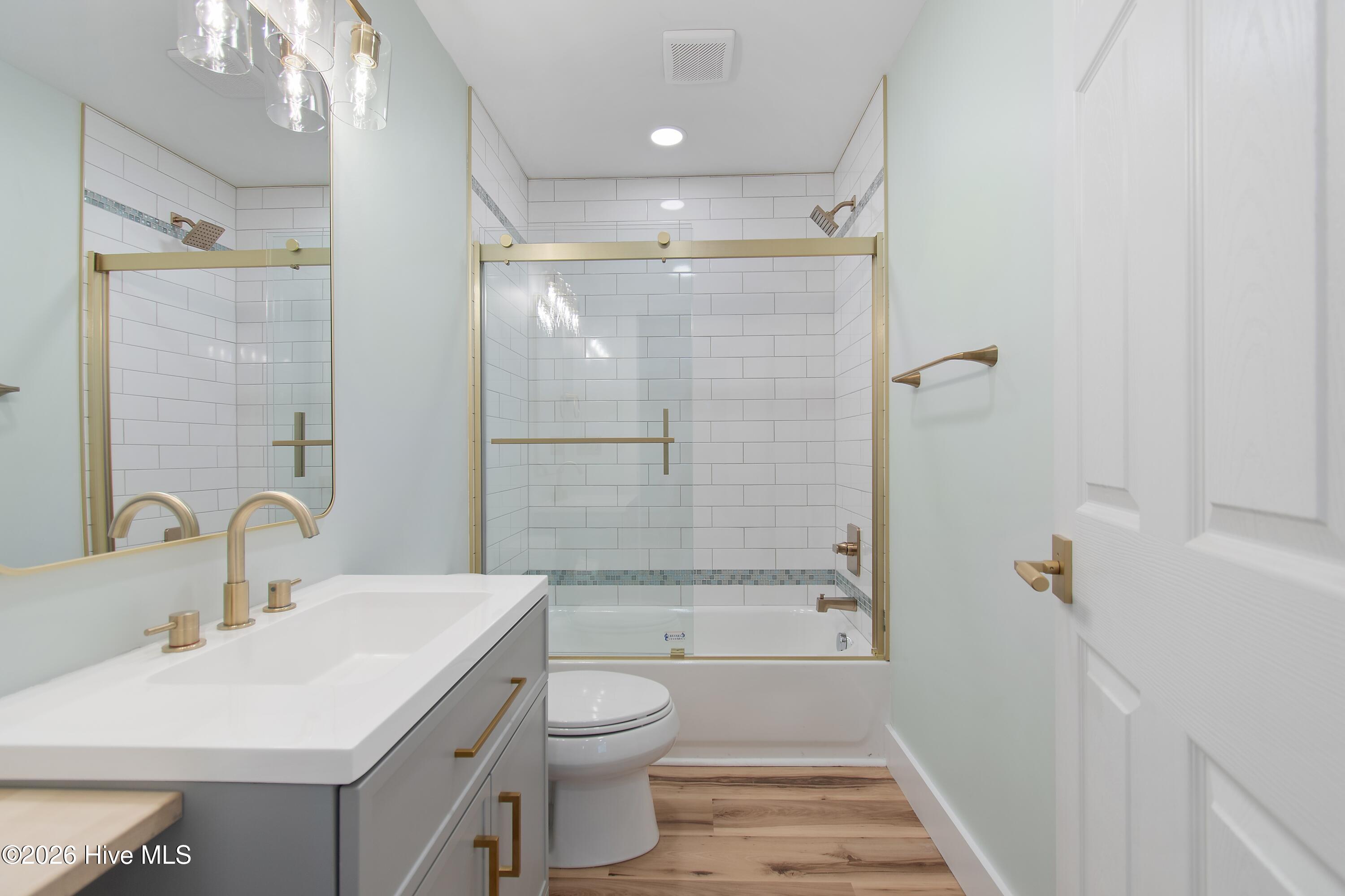 100564131 | Photo 29