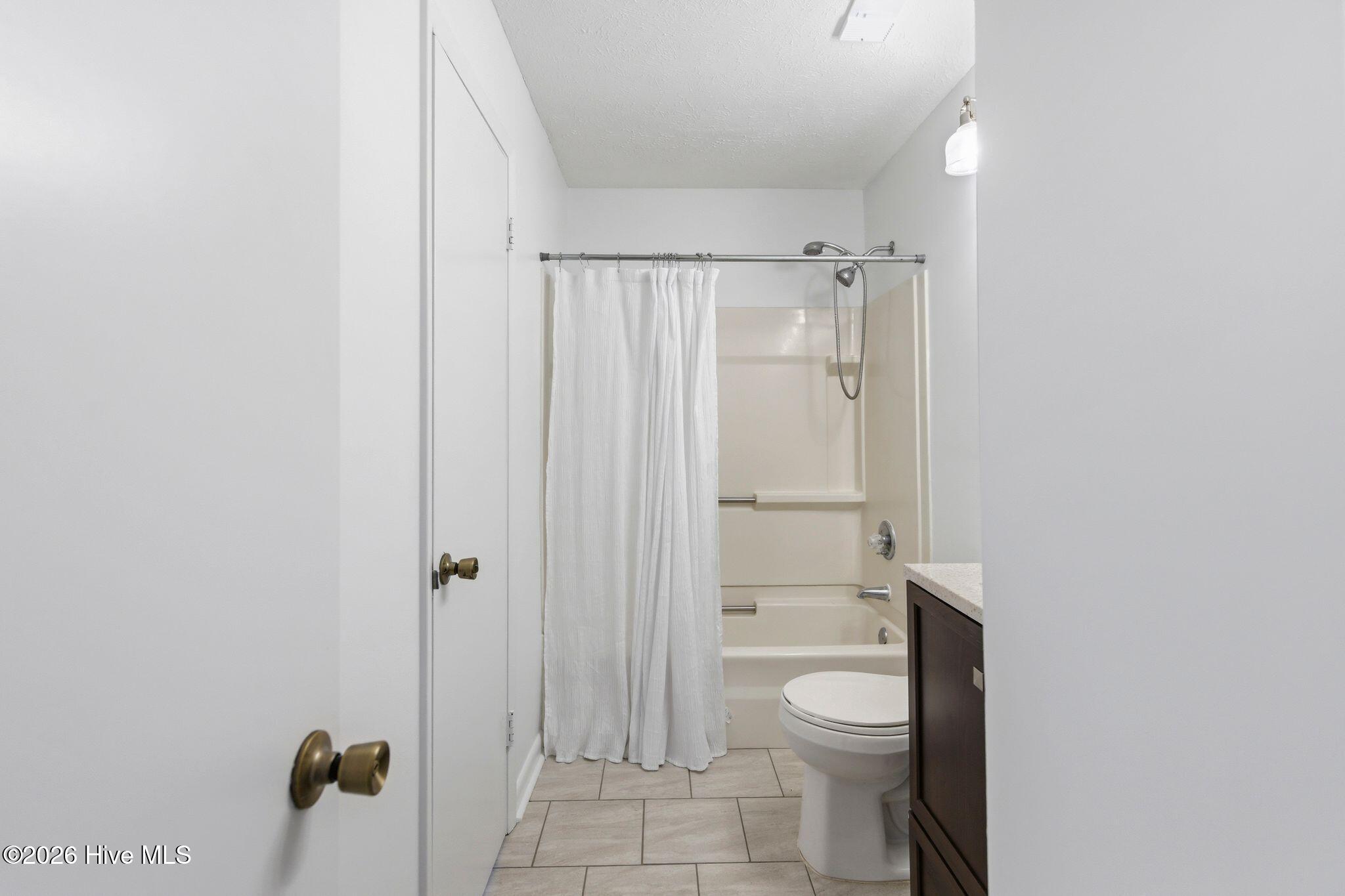 100568885 | Photo 30