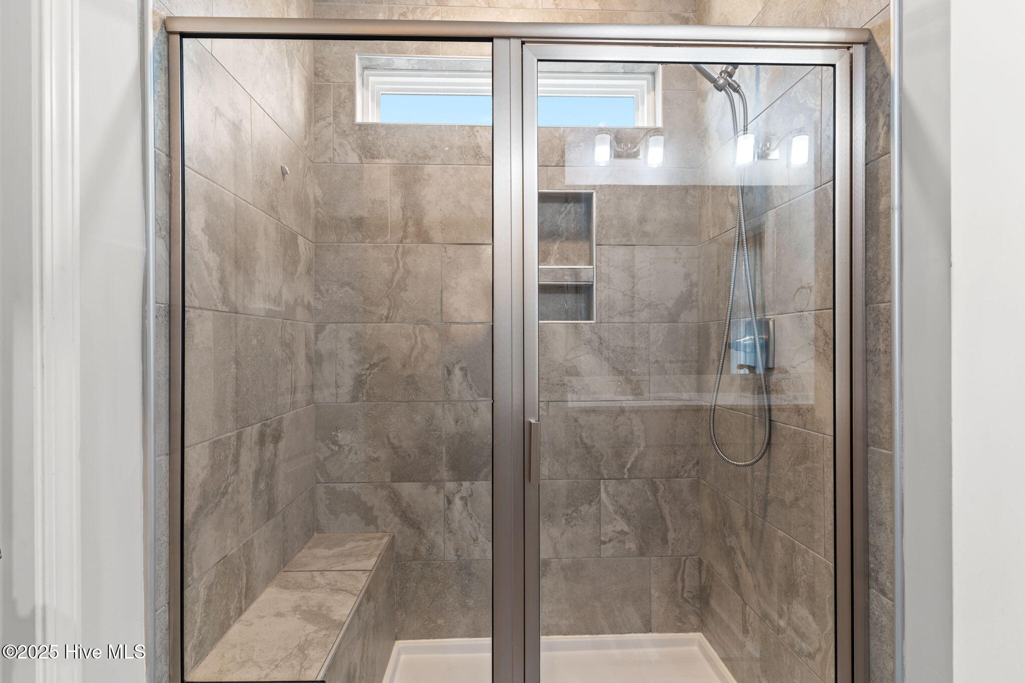 100540695 | Photo 27