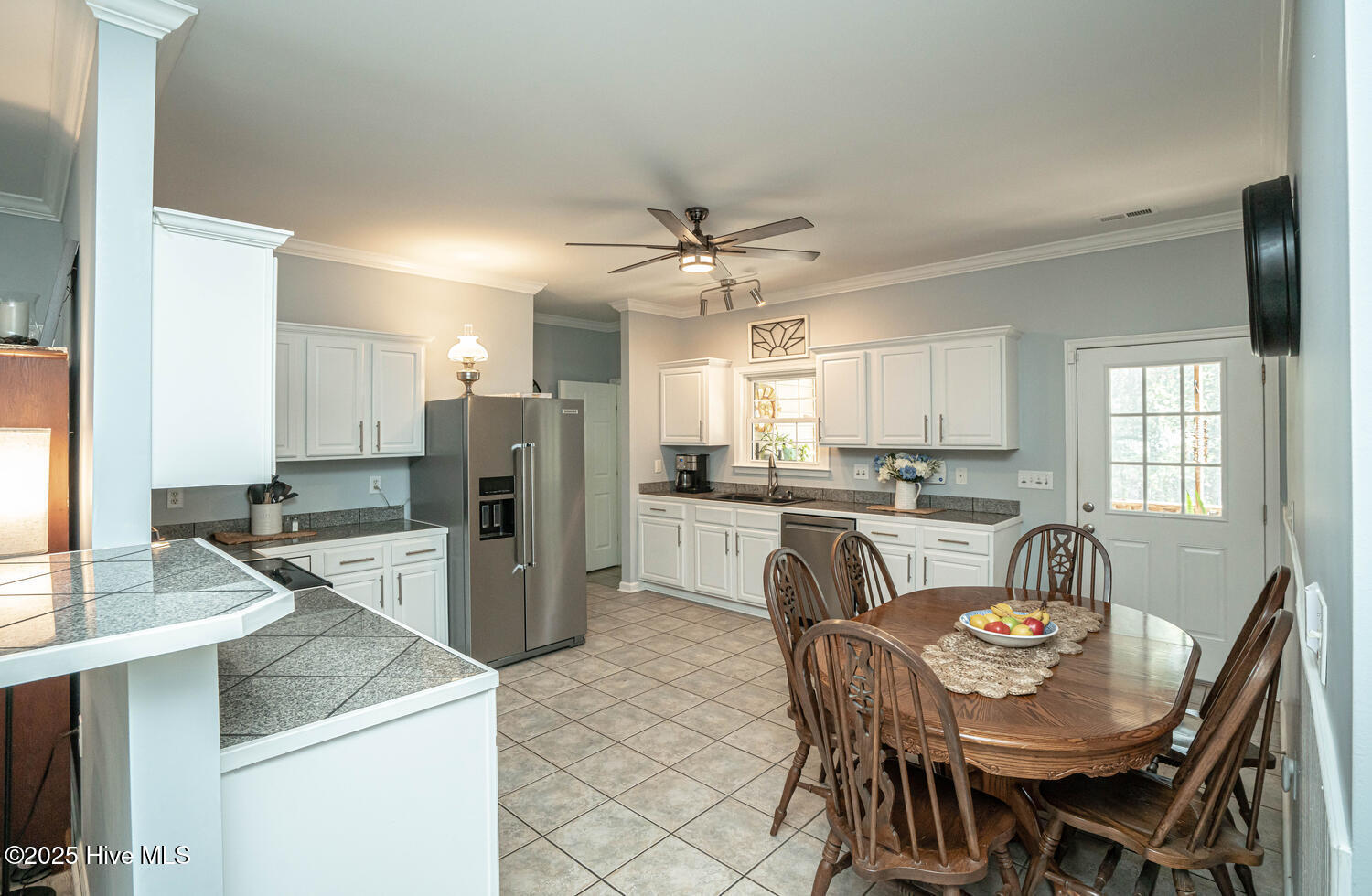 100532611 | Photo 33