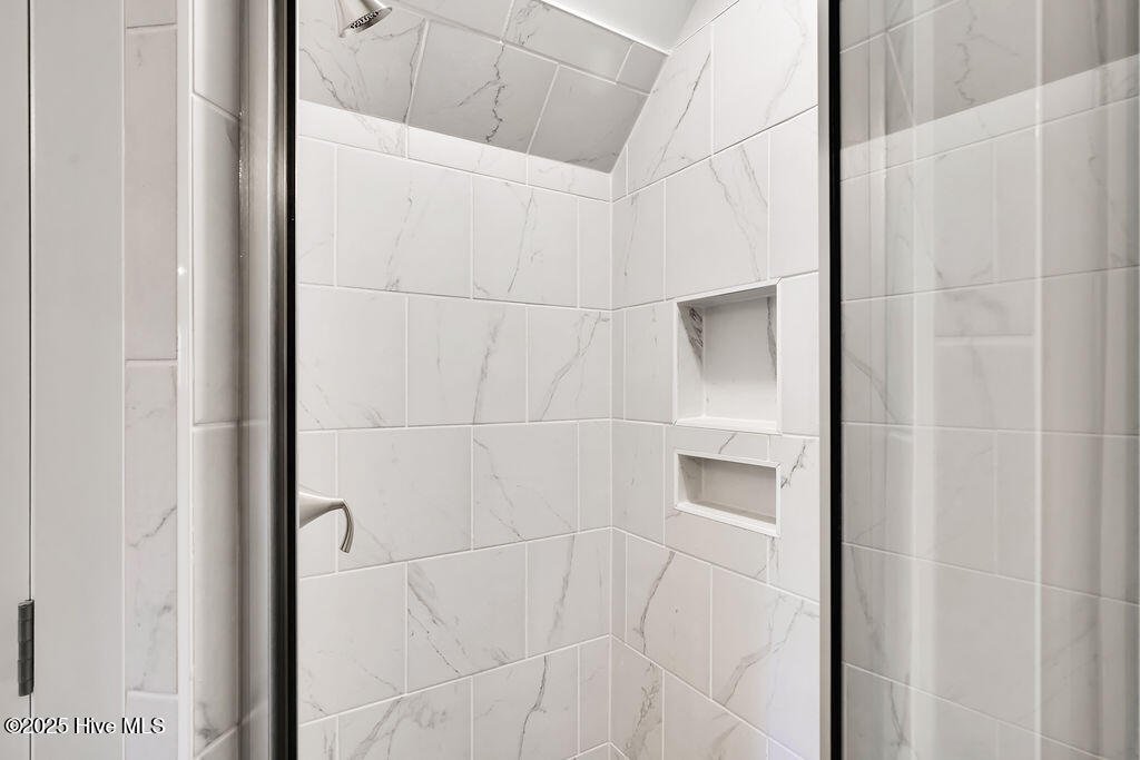 100529674 | Photo 113