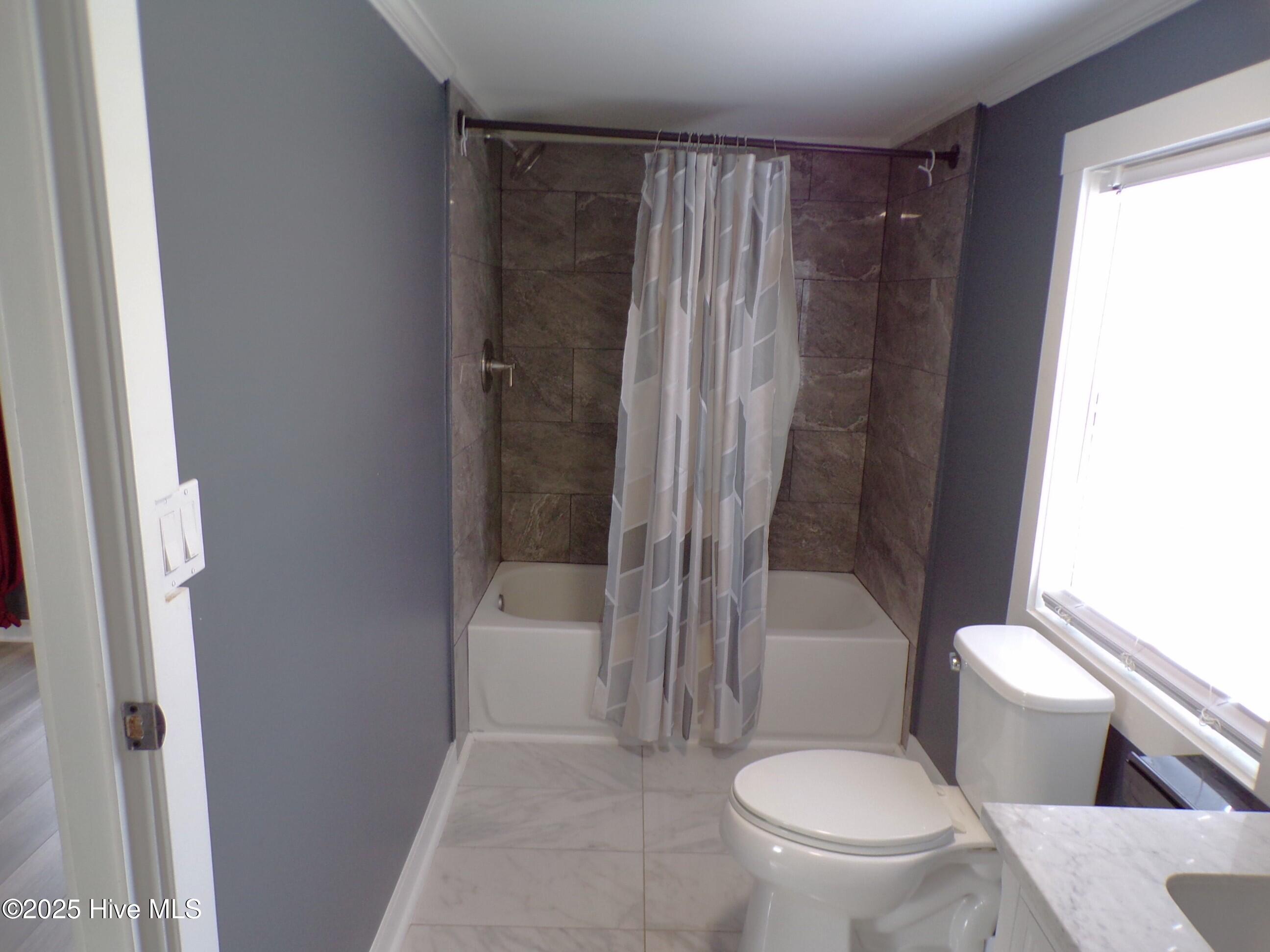 100546190 | Photo 11