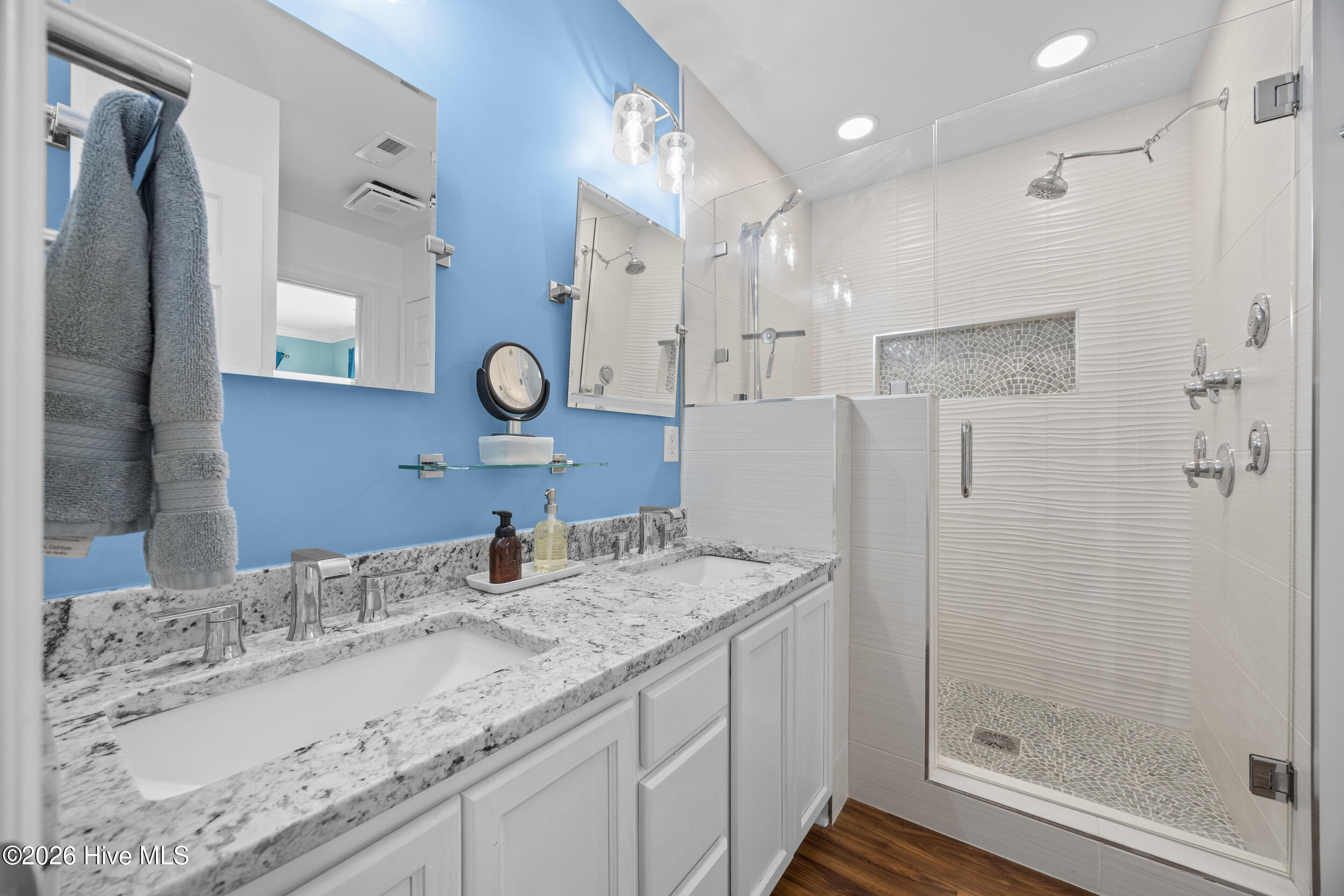 100567531 | Photo 26